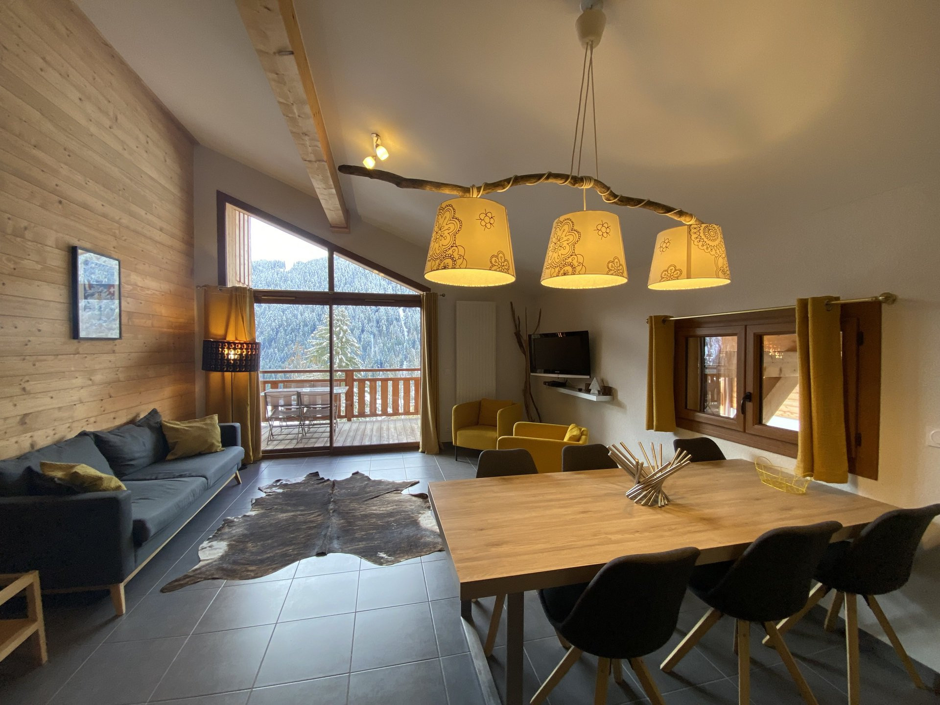 _lv_images__lot_0000000112_03_8460631