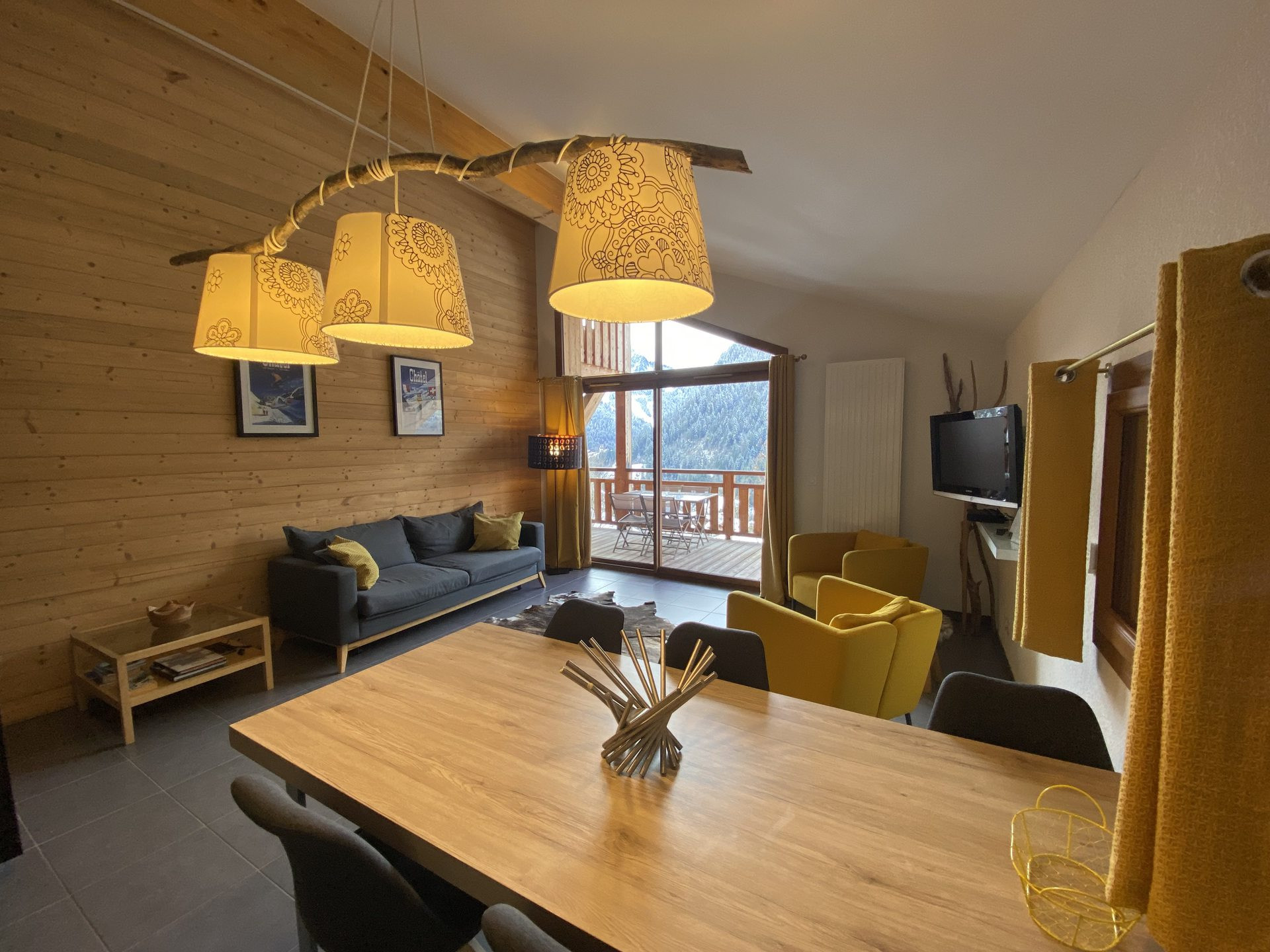 _lv_images__lot_0000000112_06_8556714