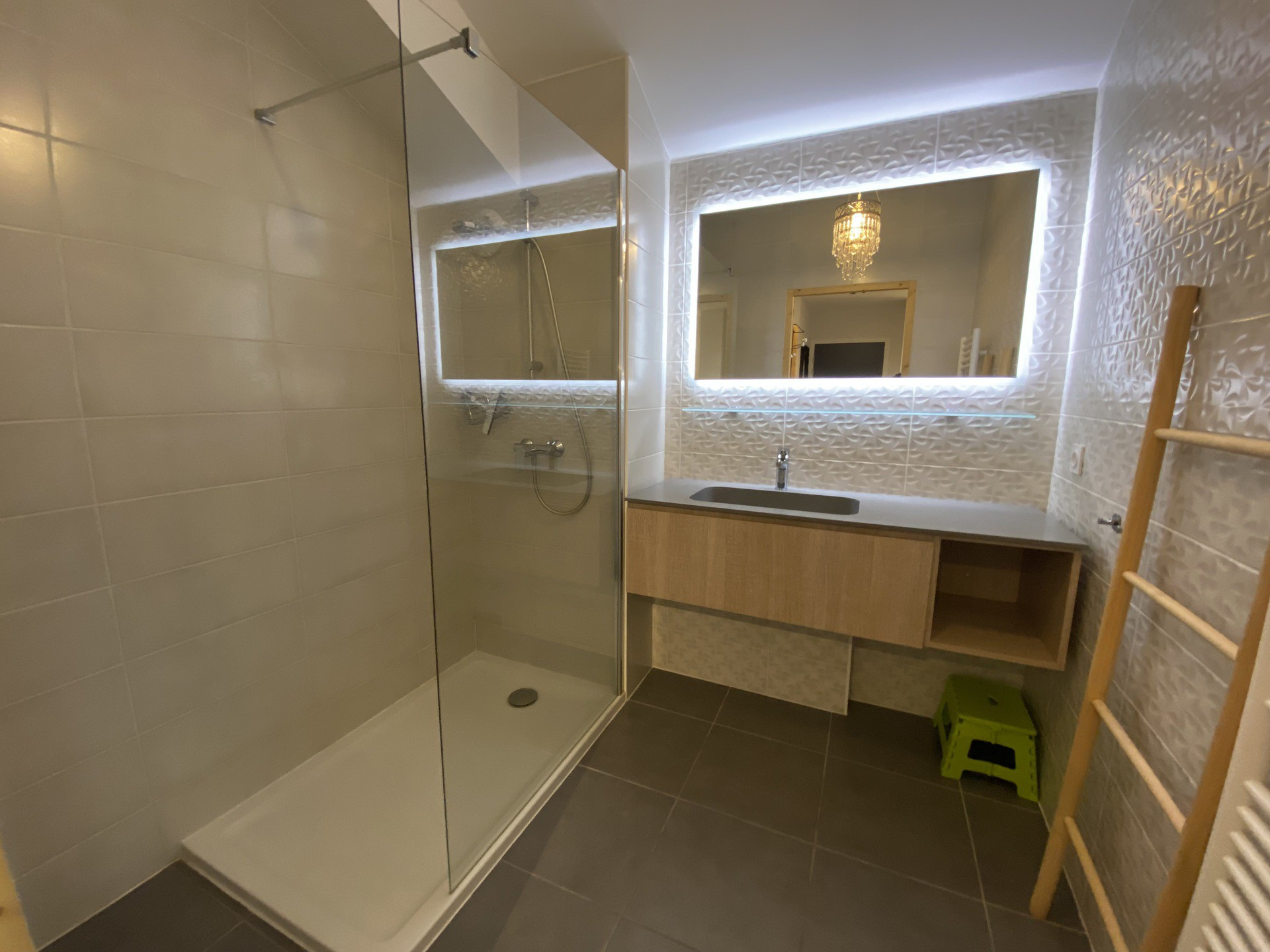 _lv_images__lot_0000000112_11_8258030