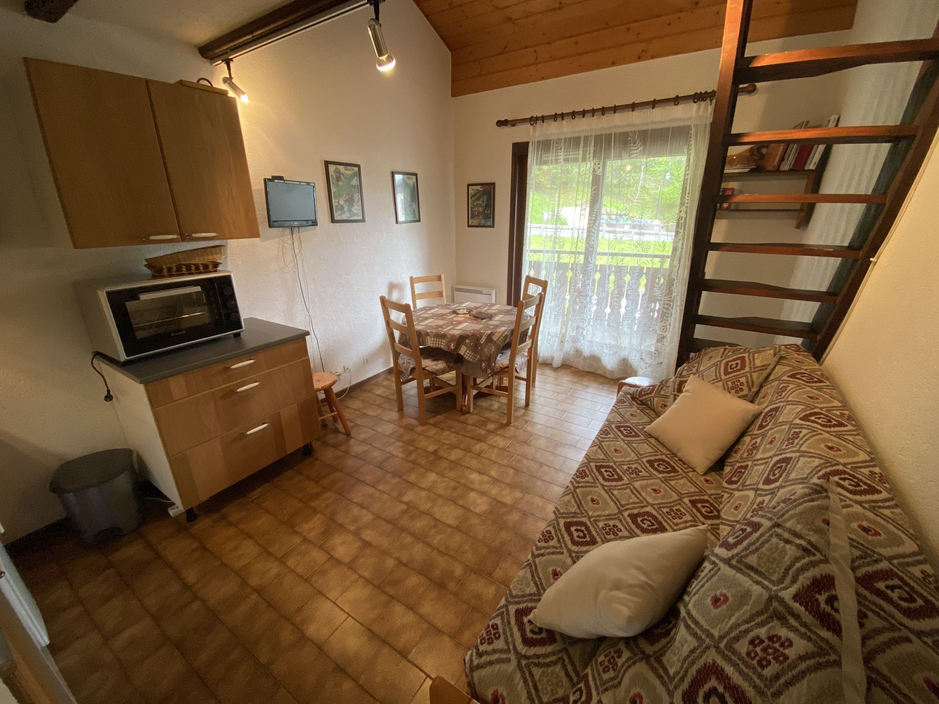 _lv_images__lot_0000000118_01_8324724