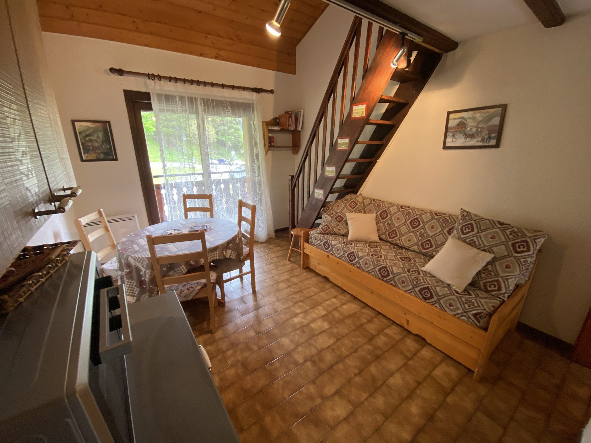 _lv_images__lot_0000000118_05_8324728