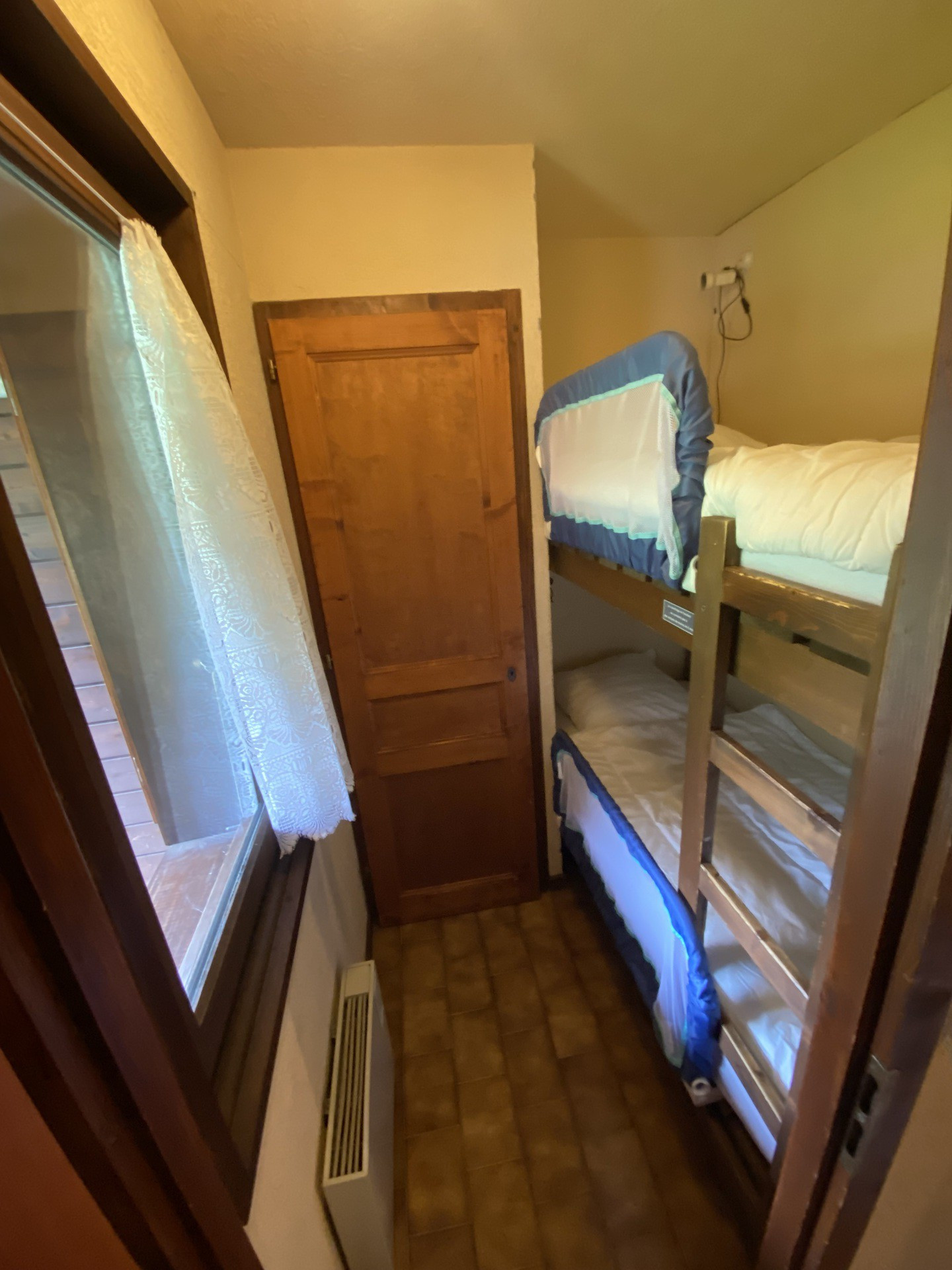 _lv_images__lot_0000000118_12_8533651