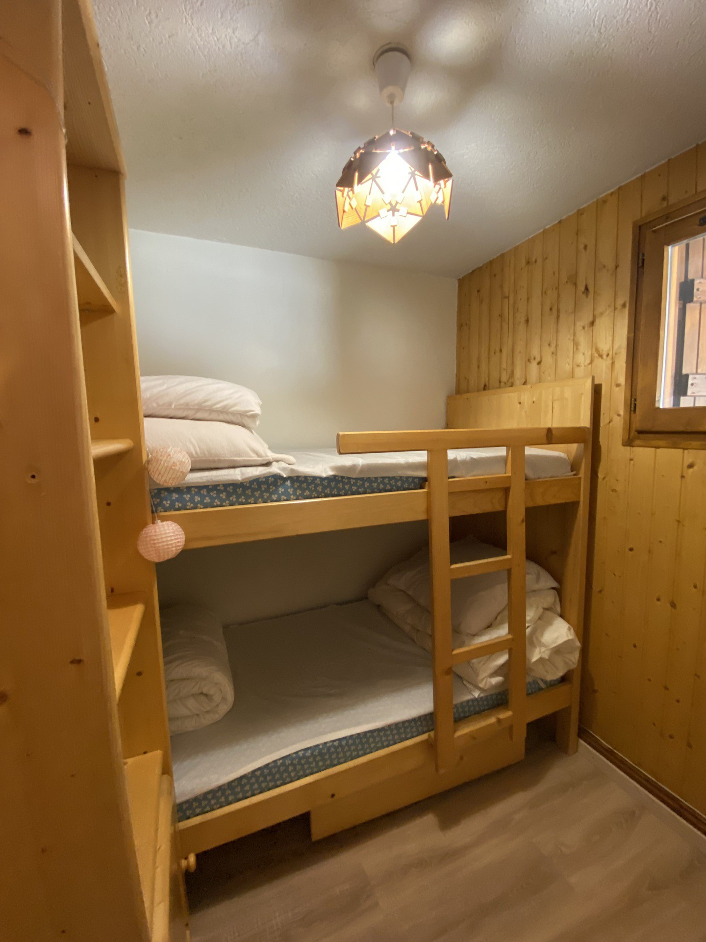 _lv_images__lot_0000000121_06_8283917