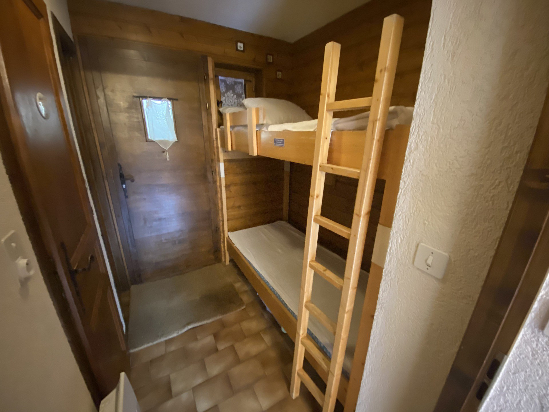 _lv_images__lot_0000000125_06_8220358