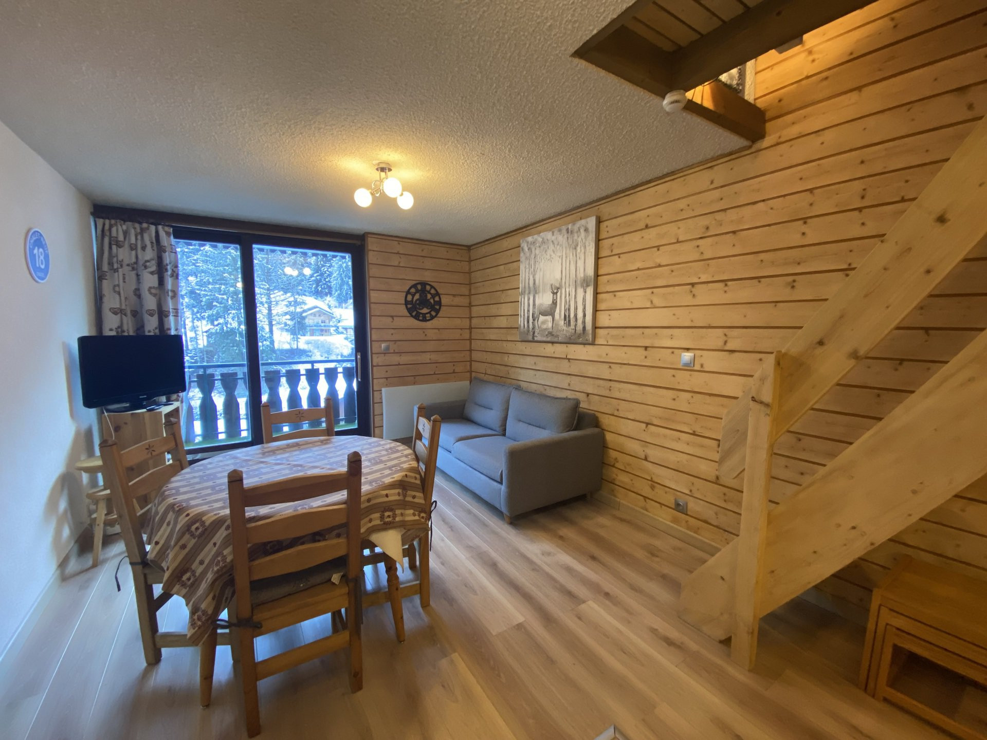 _lv_images__lot_0000000127_06_8593678