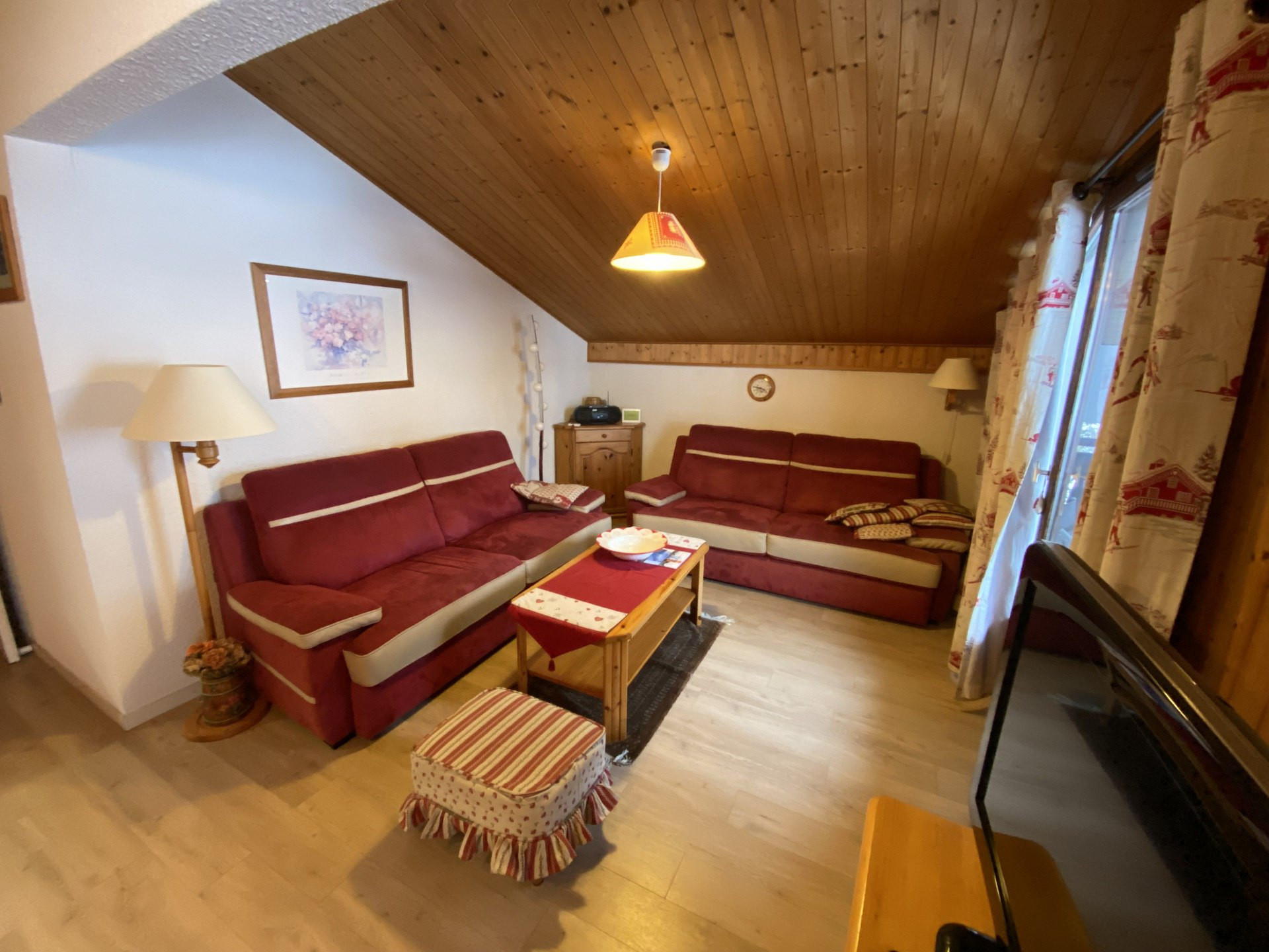 _lv_images__lot_0000000132_03_8215756