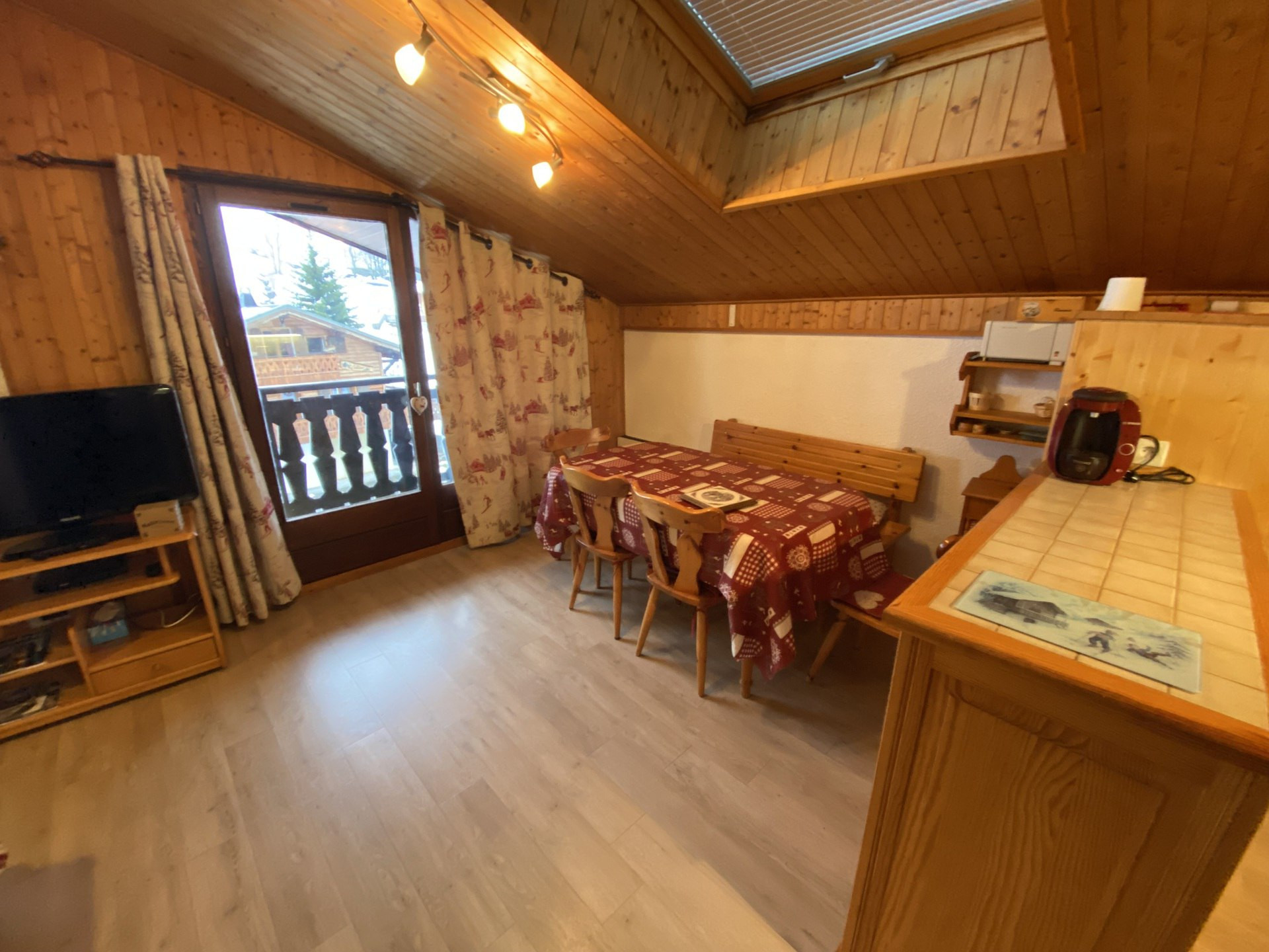 _lv_images__lot_0000000132_04_8537620 _lv_images__lot_0000000132_04_8537620