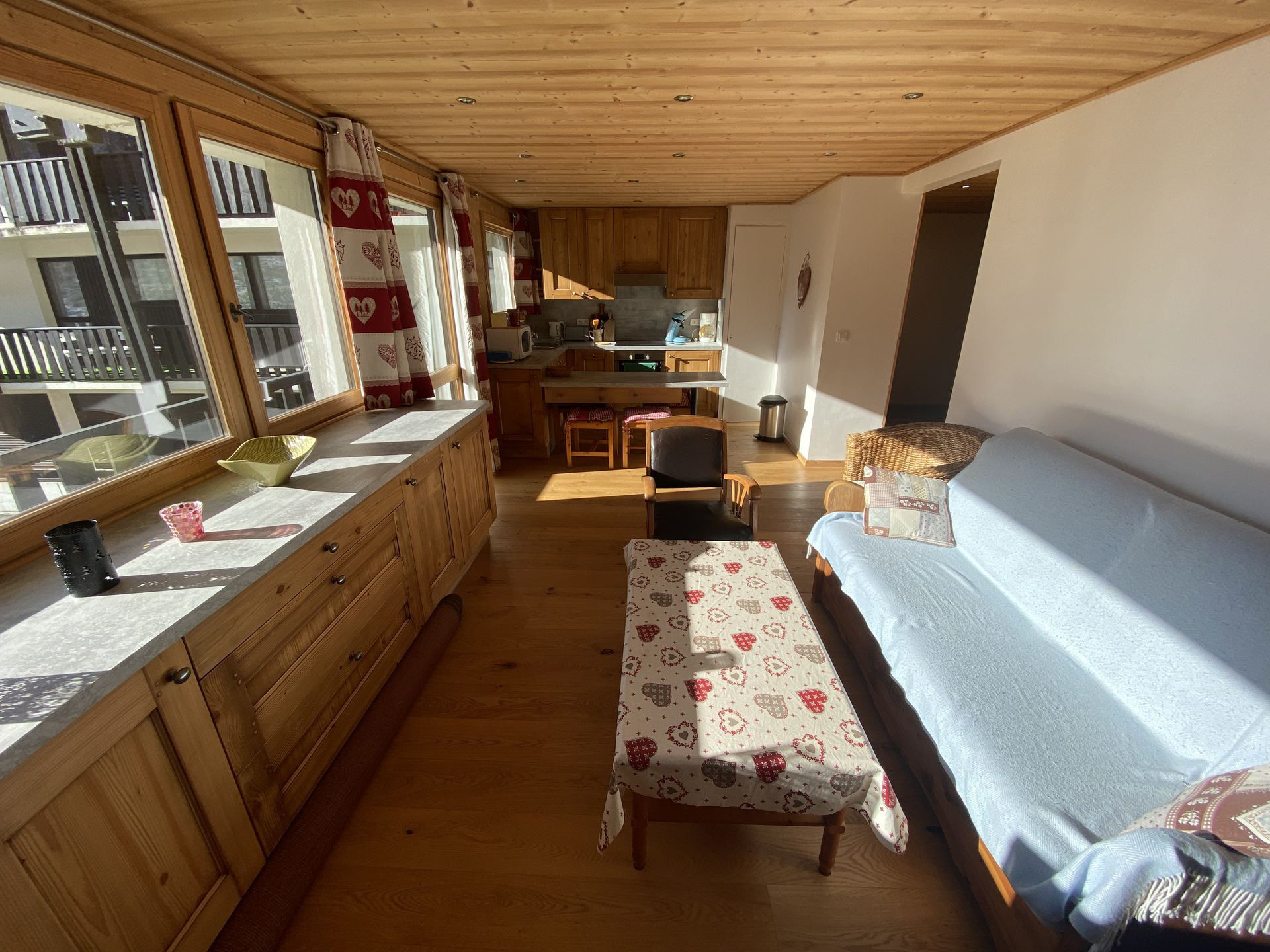 _lv_images__lot_0000000138_04_8343650