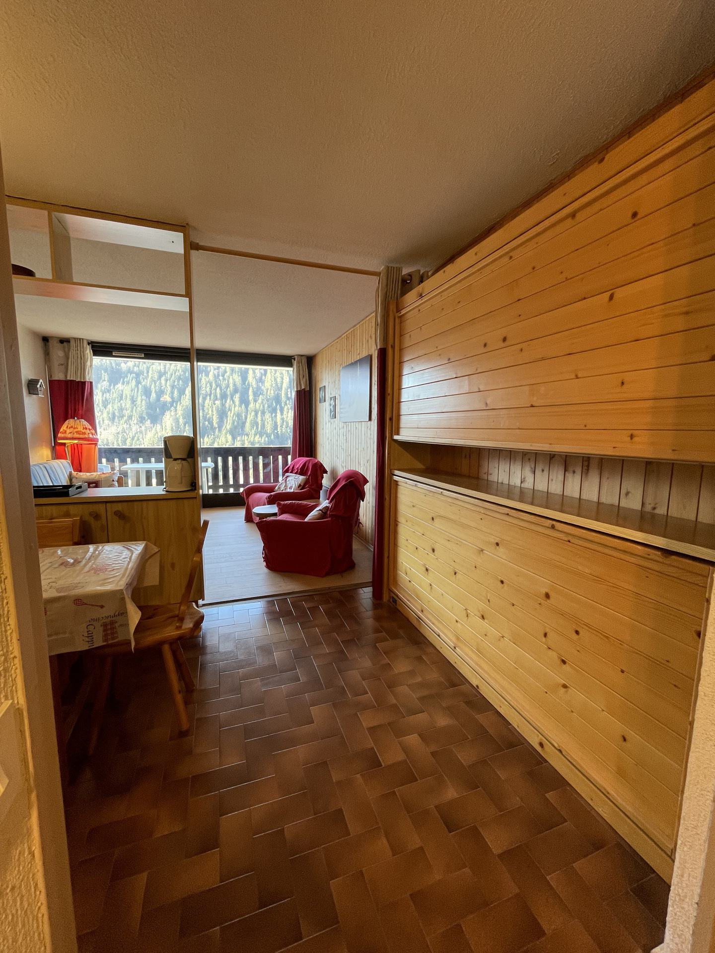 _lv_images__lot_0000000140_07_8459432