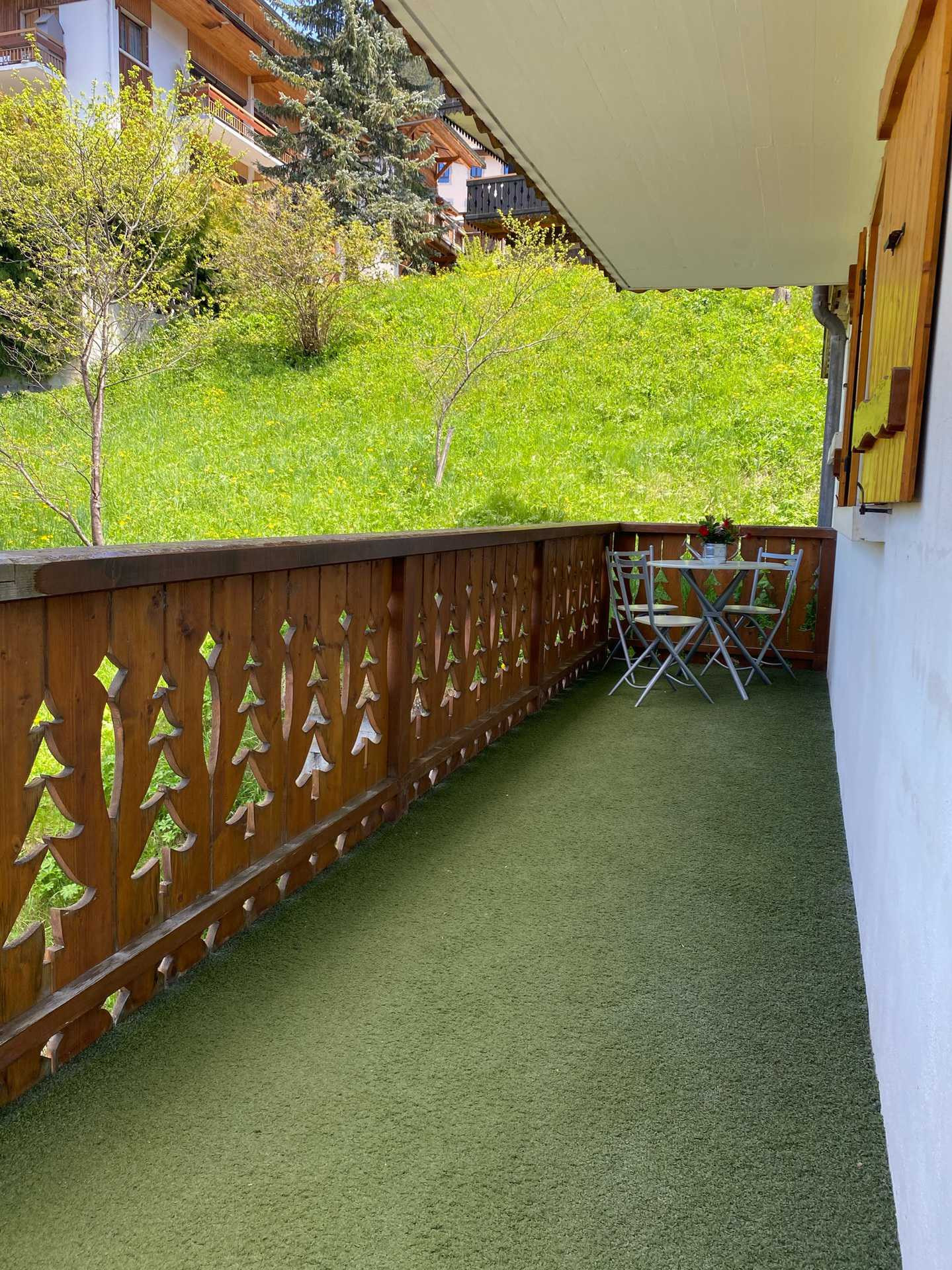 _lv_images__lot_0000000141_12_8503513