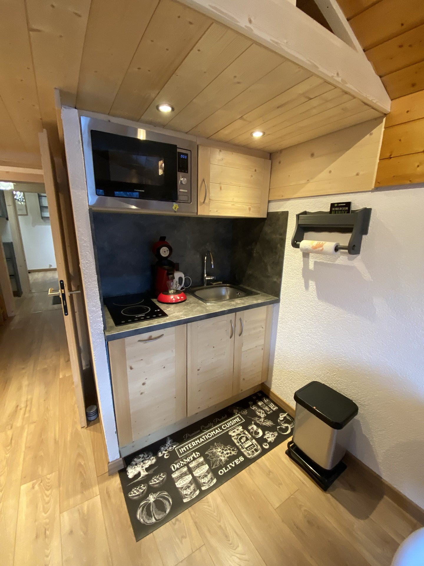 _lv_images__lot_0000000147_04_8546221