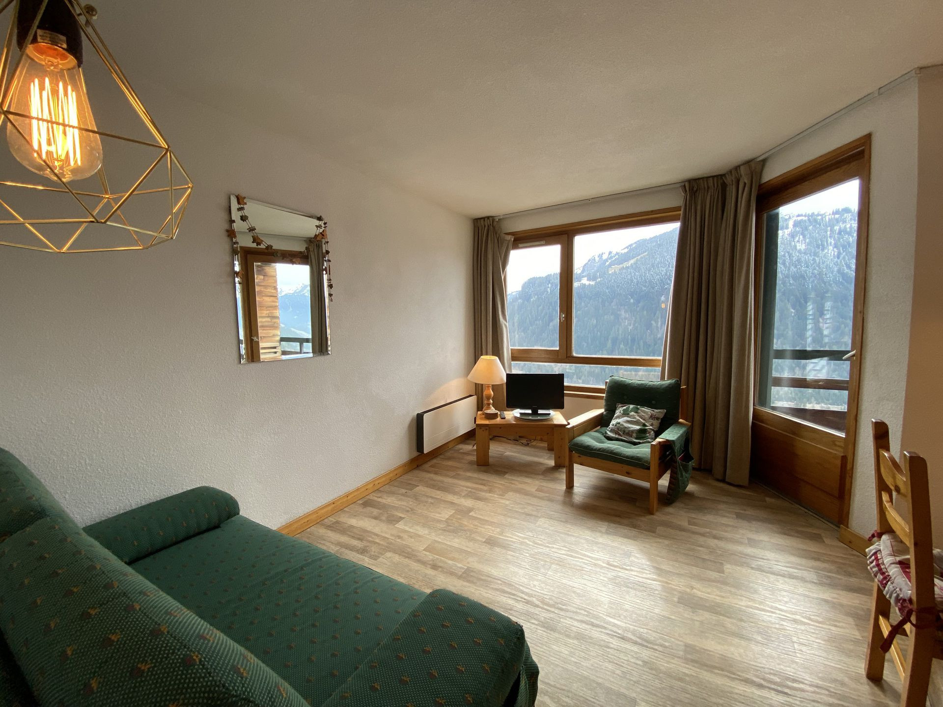 _lv_images__lot_0000000150_02_8497787