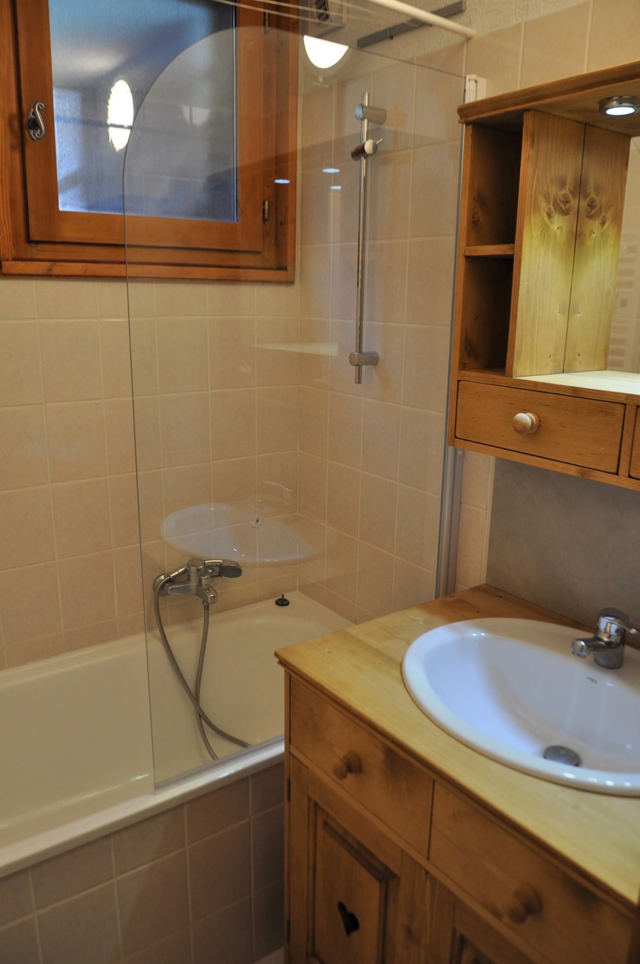 _lv_images__lot_0000000152_11_8546288