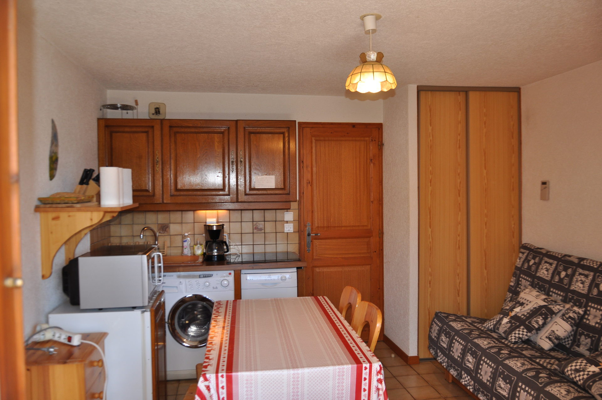 _lv_images__lot_0000000155_08_8418862