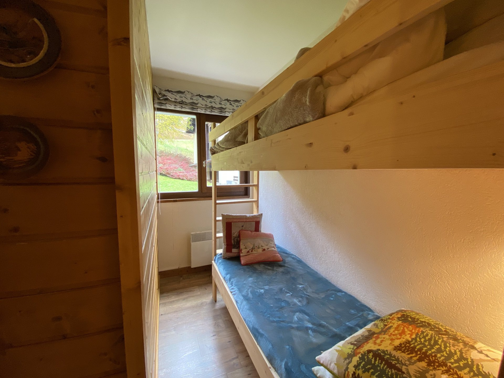 _lv_images__lot_0000000161_12_8283611