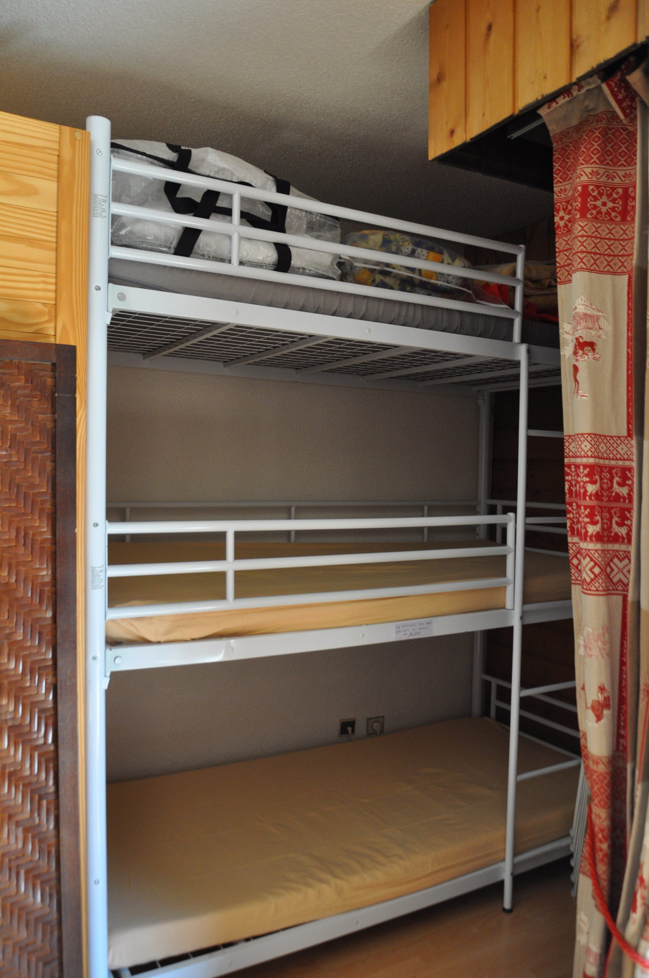 _lv_images__lot_0000000162_09_8281762