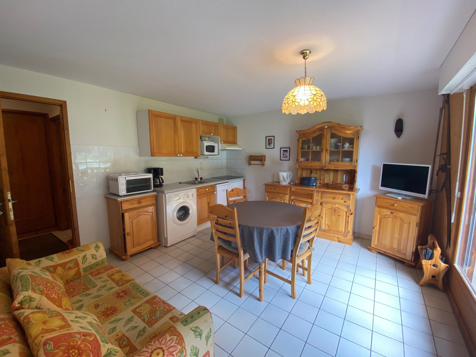 _lv_images__lot_0000000170_02_8403658