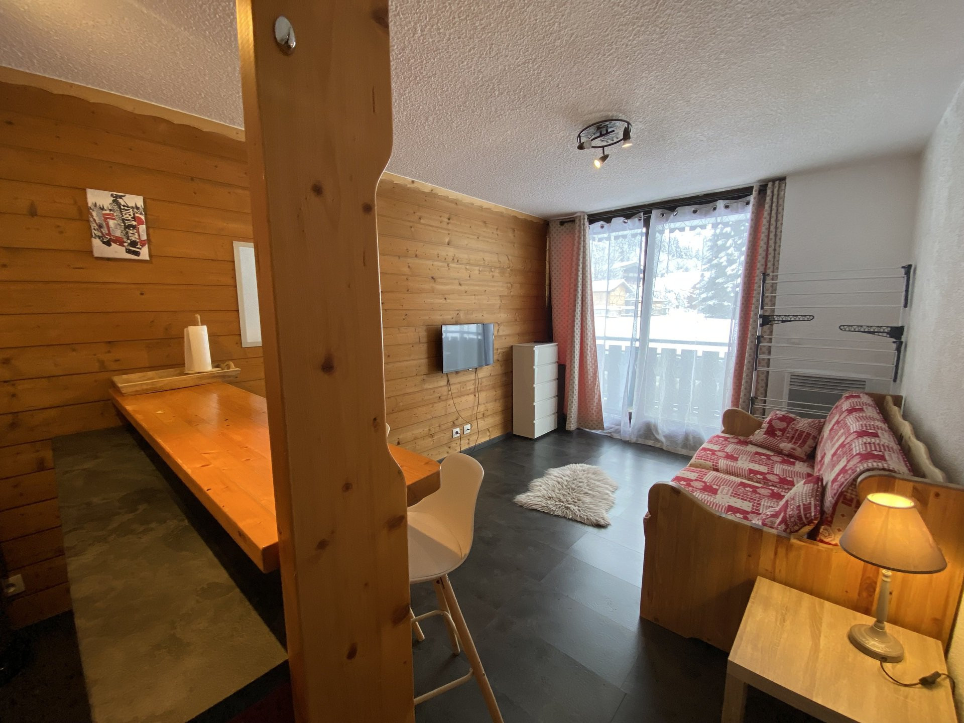 _lv_images__lot_0000000174_02_8331594