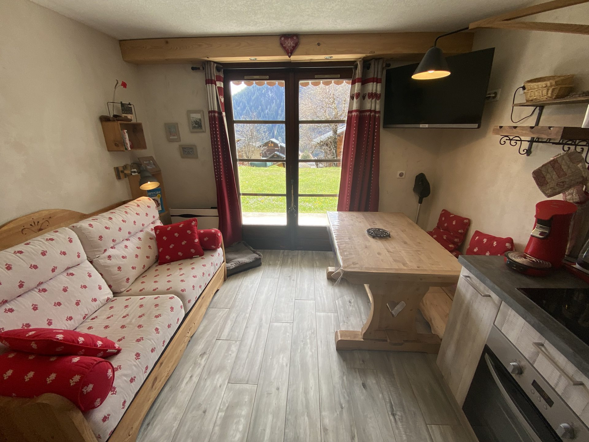 _lv_images__lot_0000000193_03_8218432