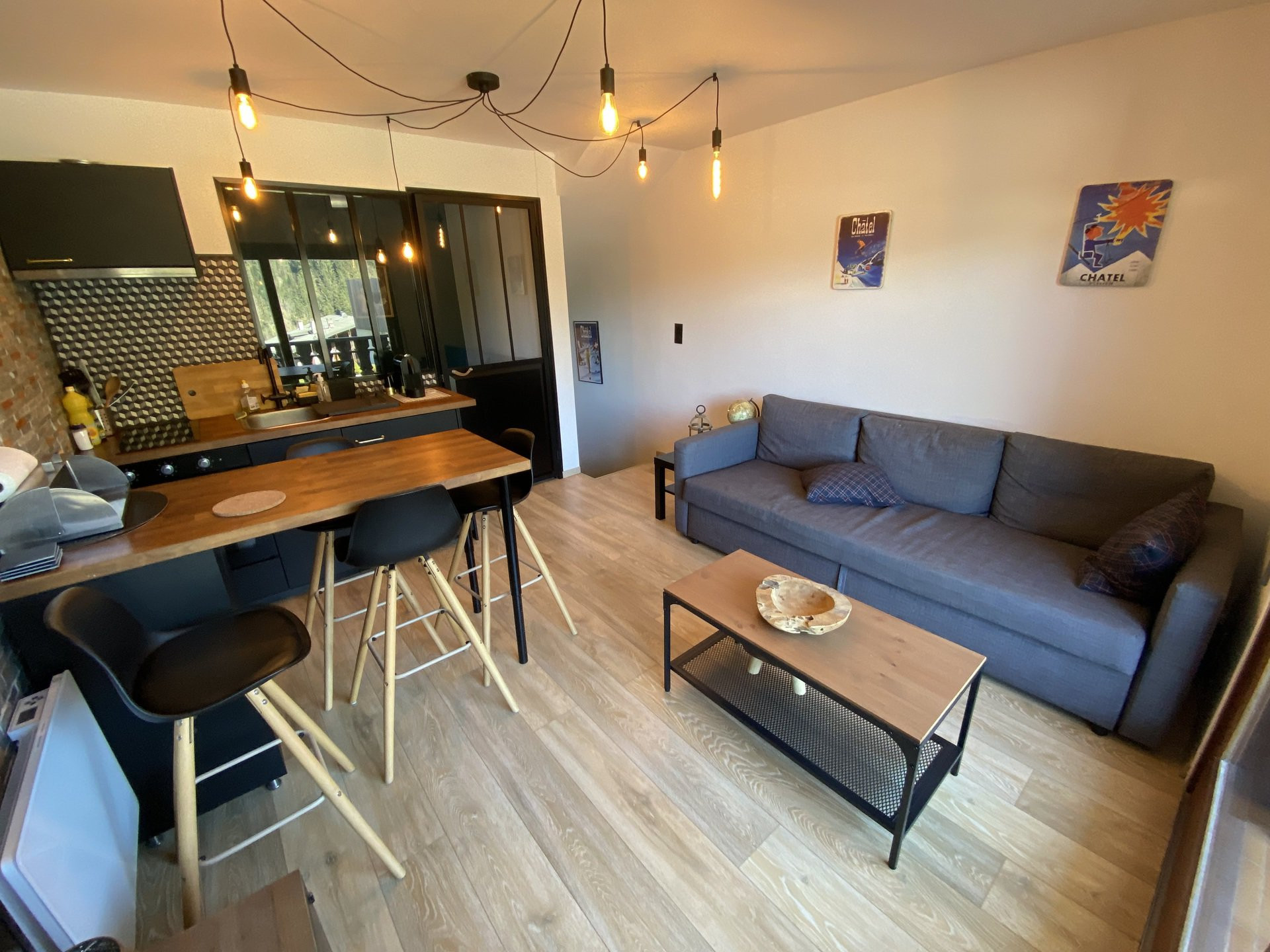 _lv_images__lot_0000000196_05_8593931