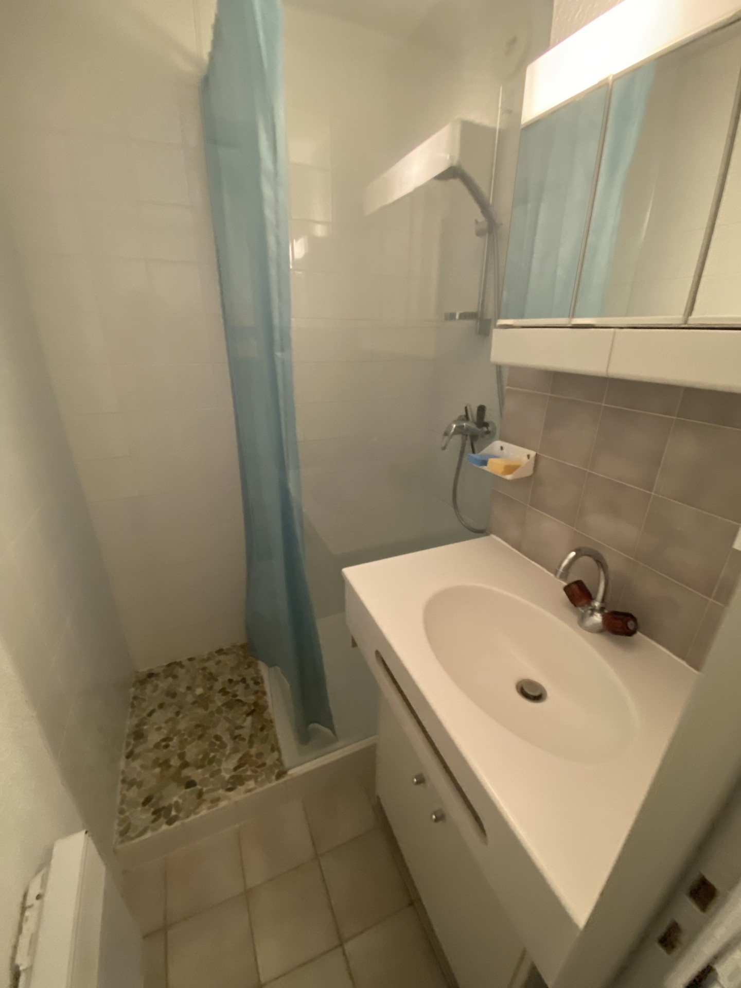 _lv_images__lot_0000000211_06_8281891