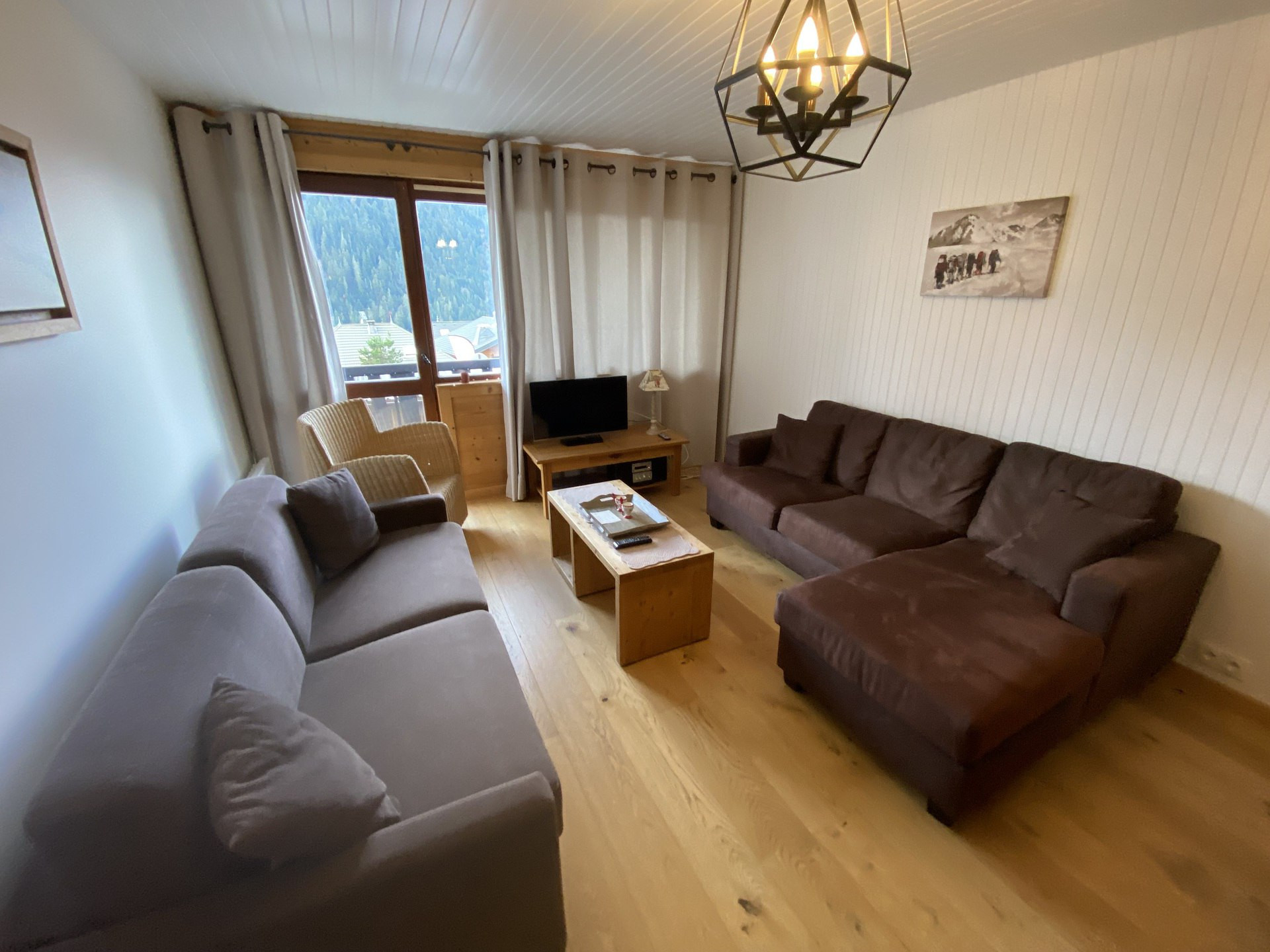 _lv_images__lot_0000000214_10_8335337