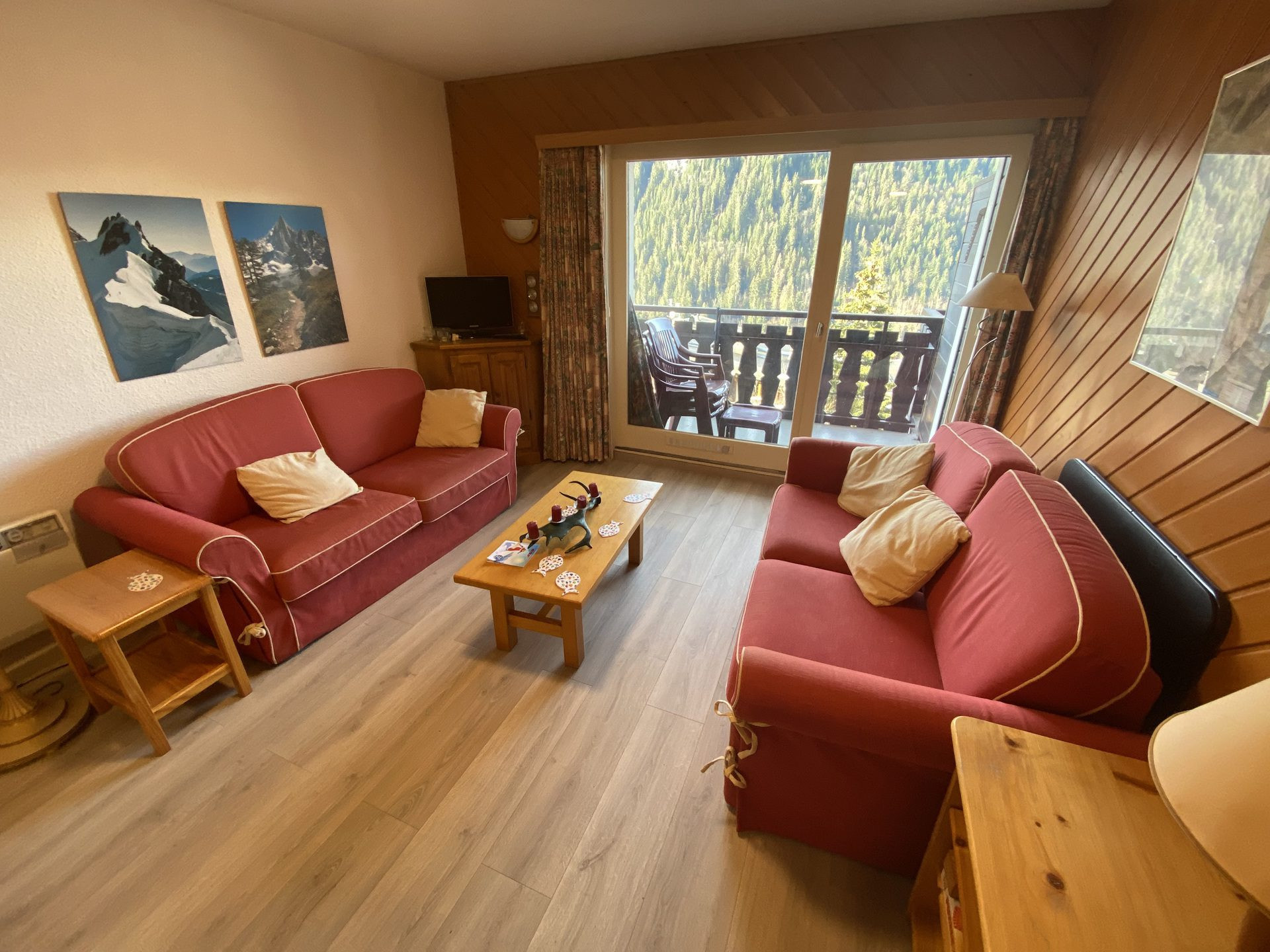 _lv_images__lot_0000000215_04_8529285