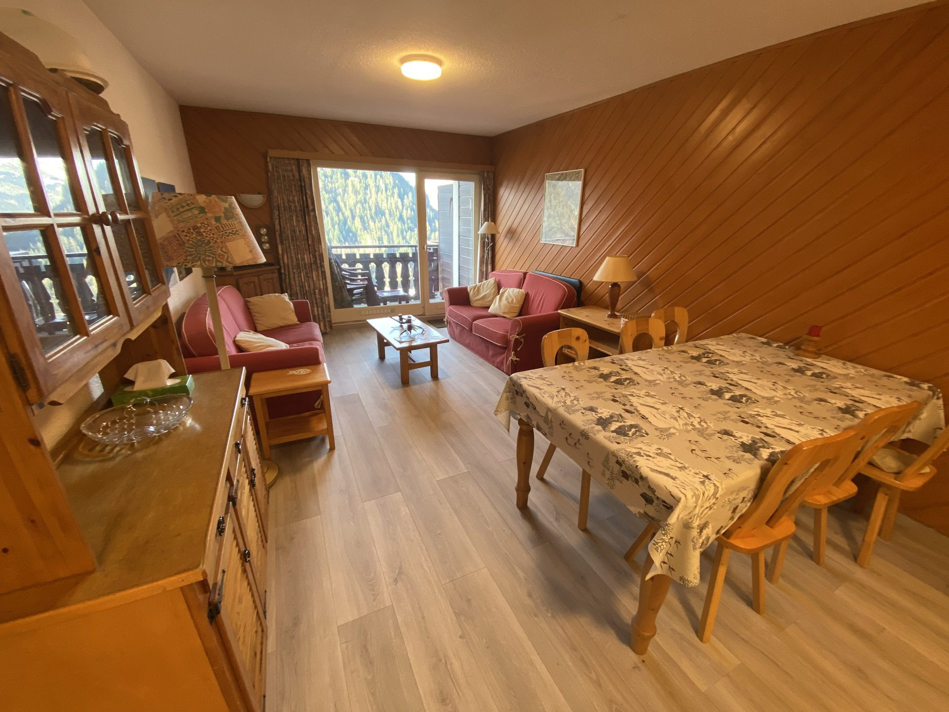 _lv_images__lot_0000000215_06_8449951 _lv_images__lot_0000000215_06_8449951