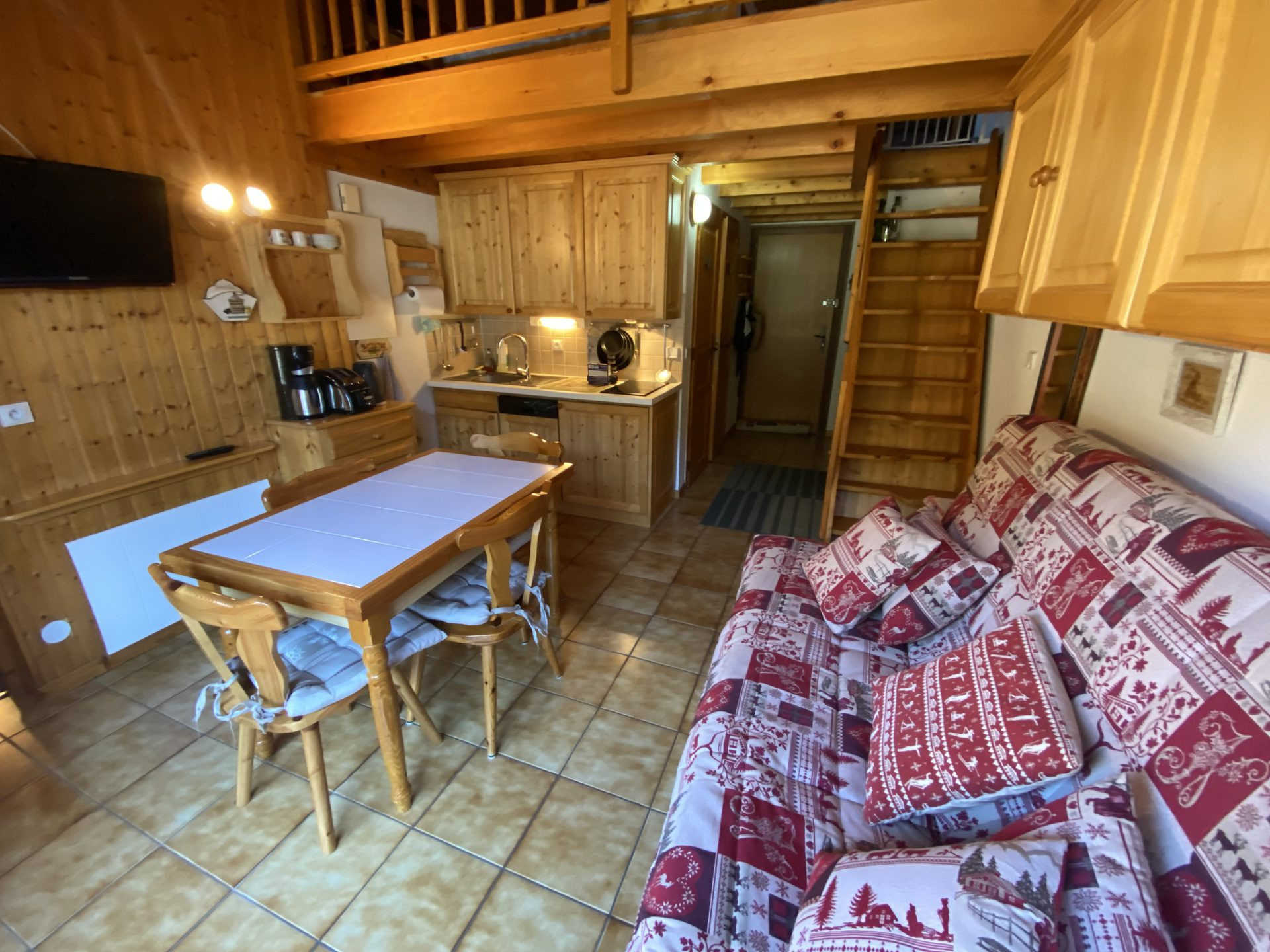 _lv_images__lot_0000000218_03_8541962