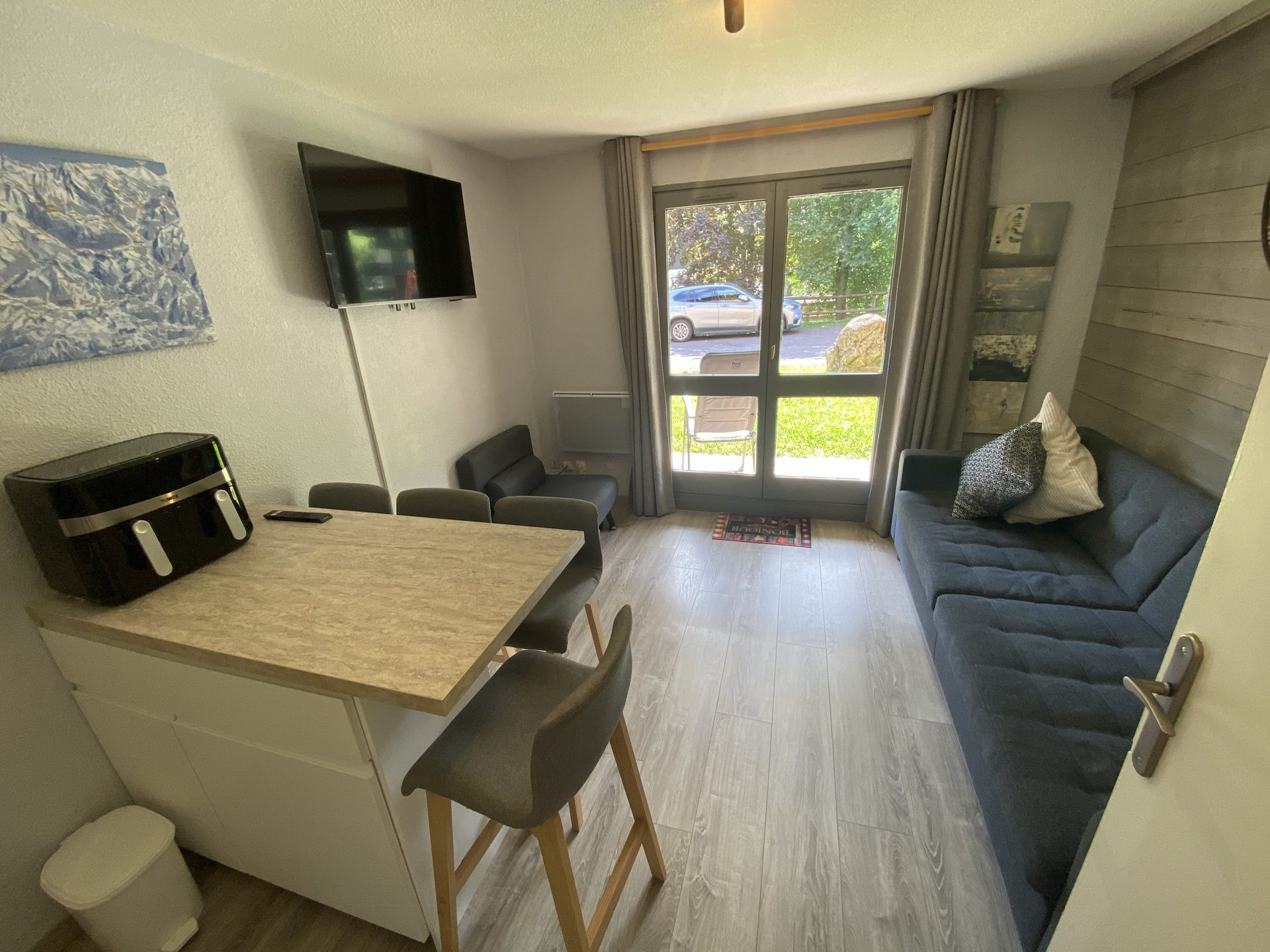 _lv_images__lot_0000000225_02_8324938