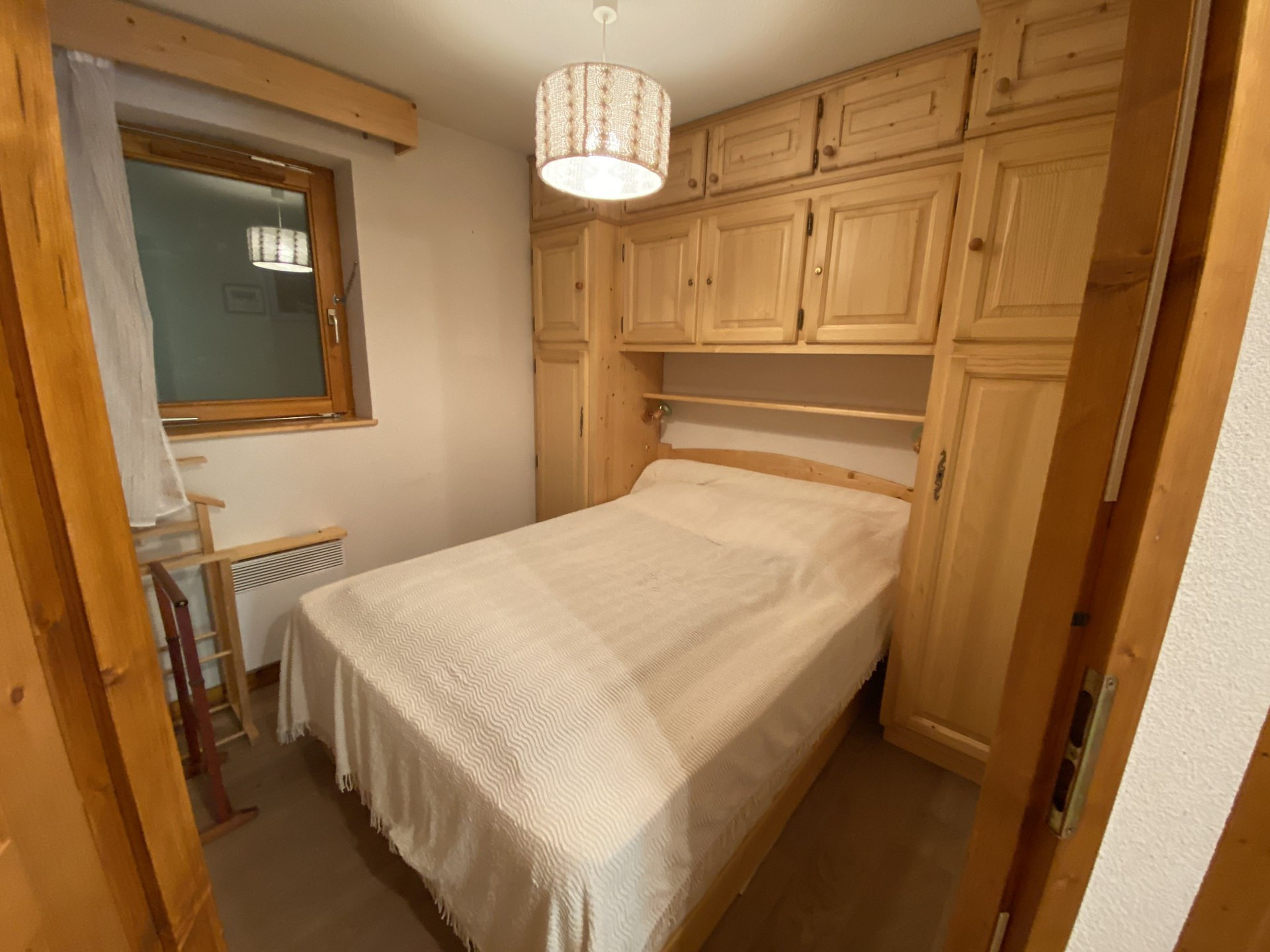 _lv_images__lot_0000000226_08_8256450