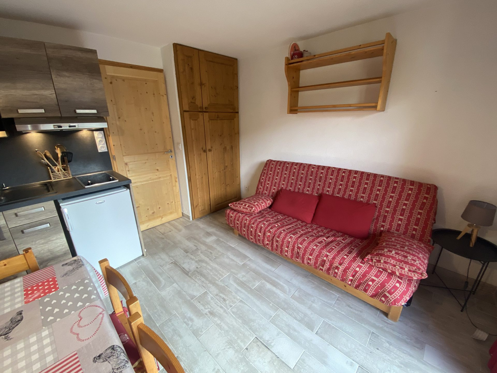 _lv_images__lot_0000000227_05_8369440