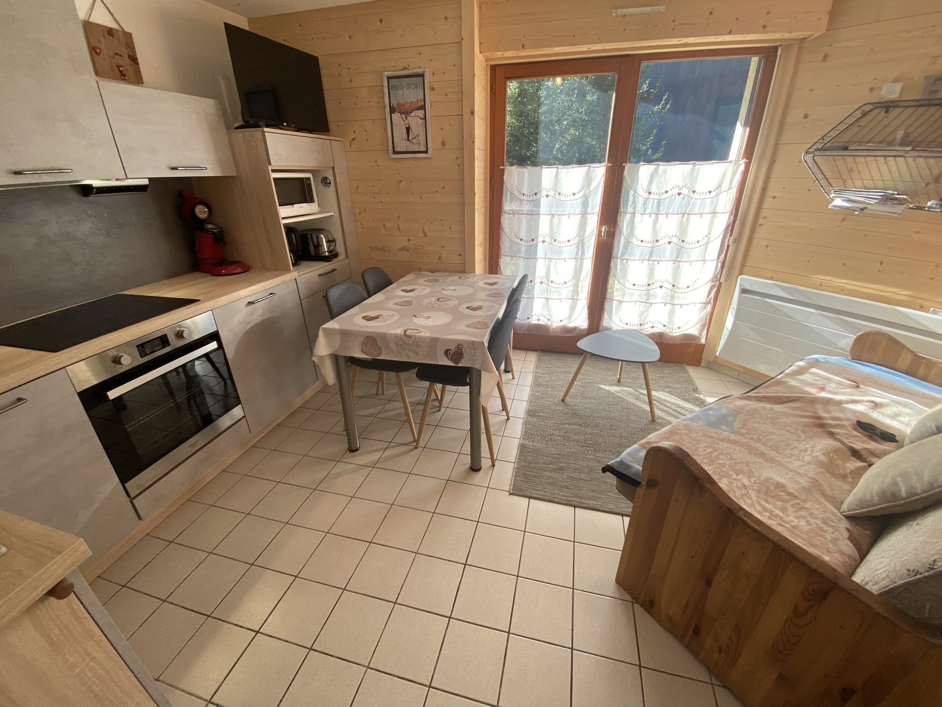 _lv_images__lot_0000000233_01_8183009