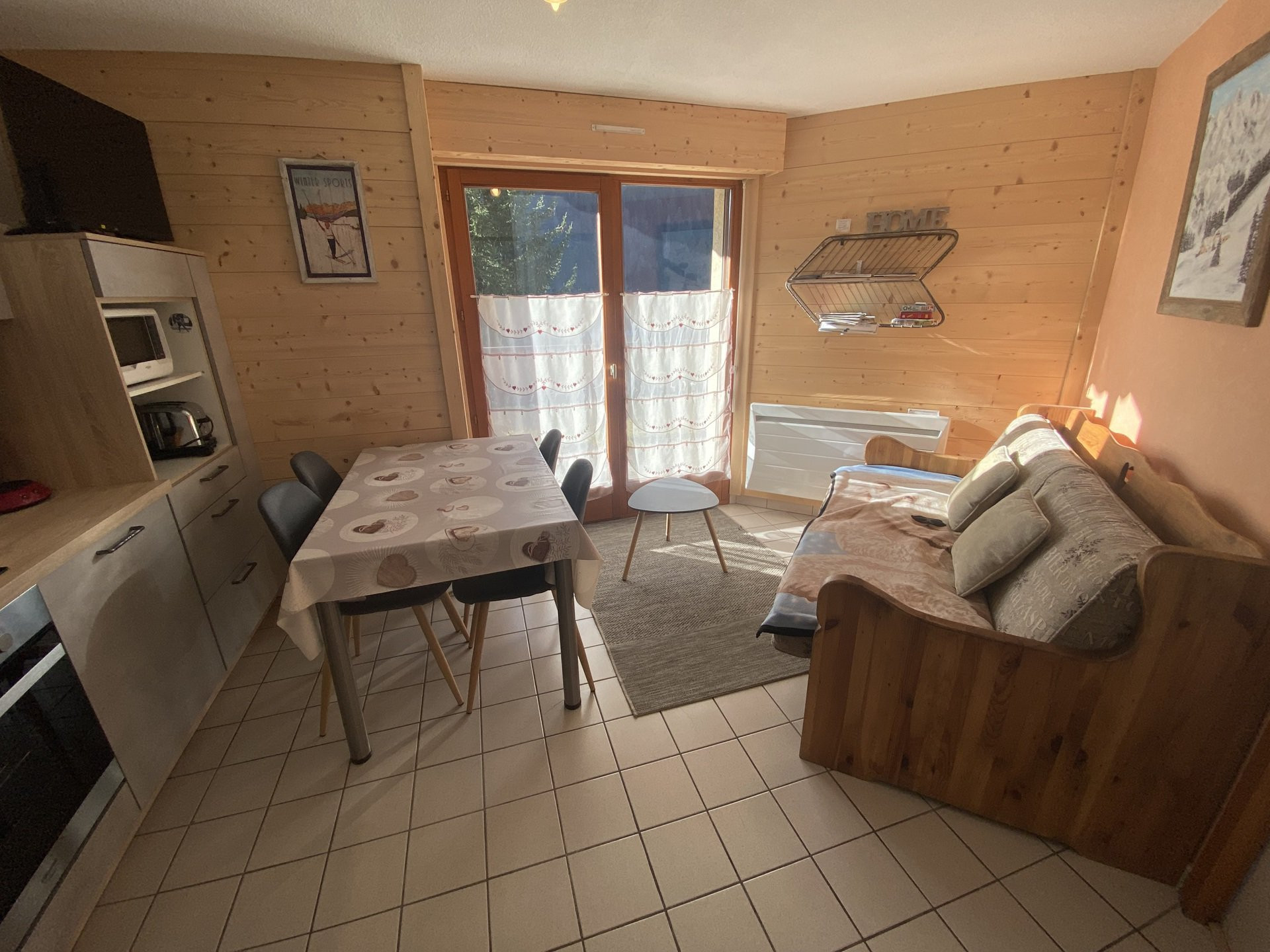 _lv_images__lot_0000000233_03_8546583