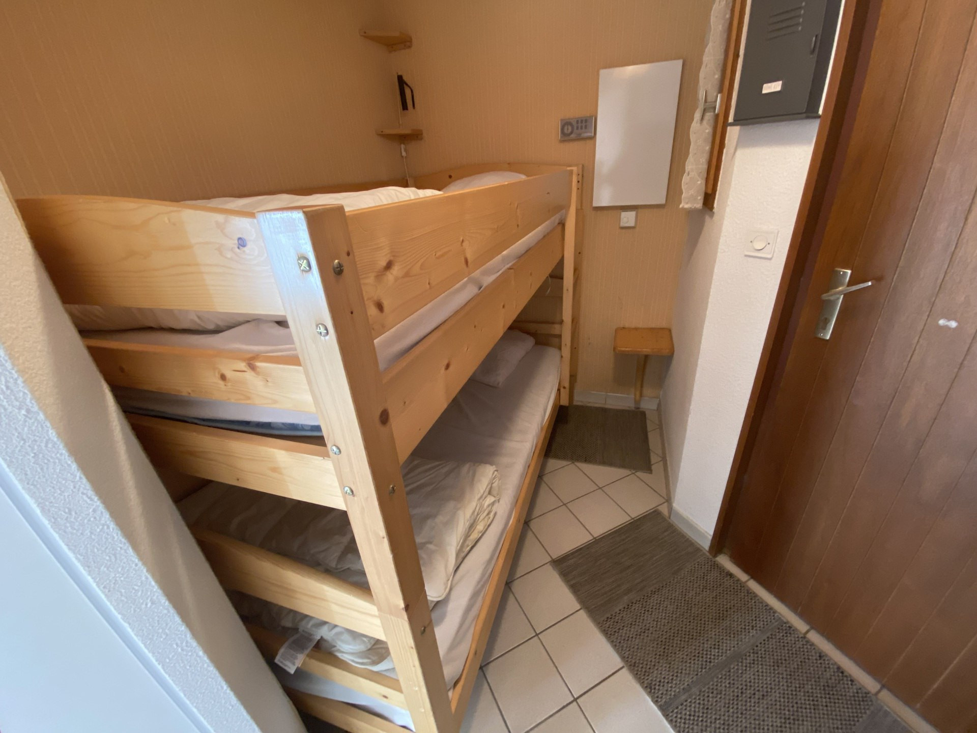 _lv_images__lot_0000000233_11_8546591