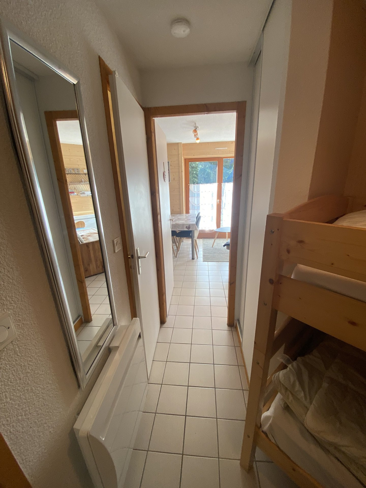 _lv_images__lot_0000000233_12_8589486