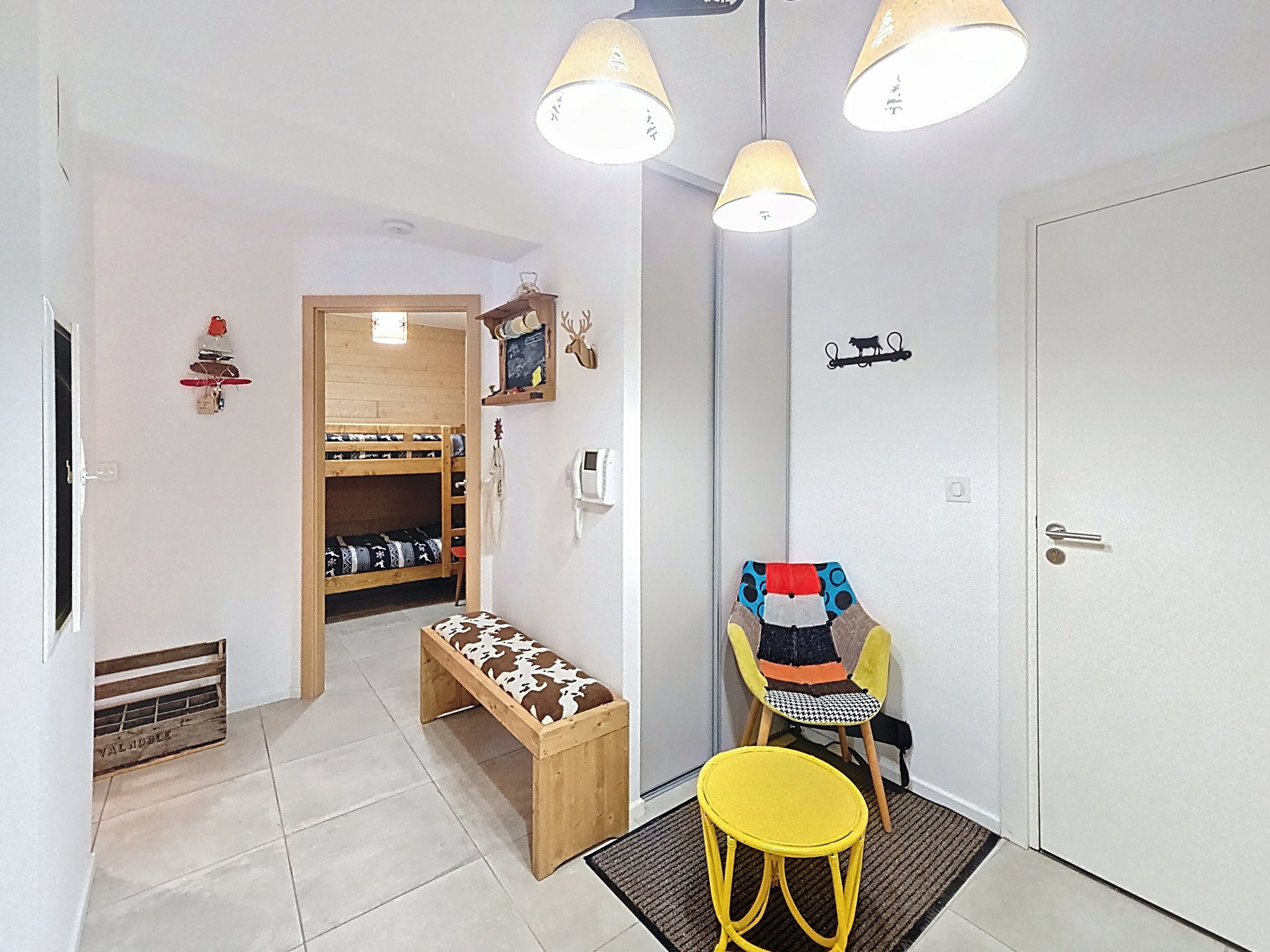 _lv_images__lot_0000000247_05_8546186