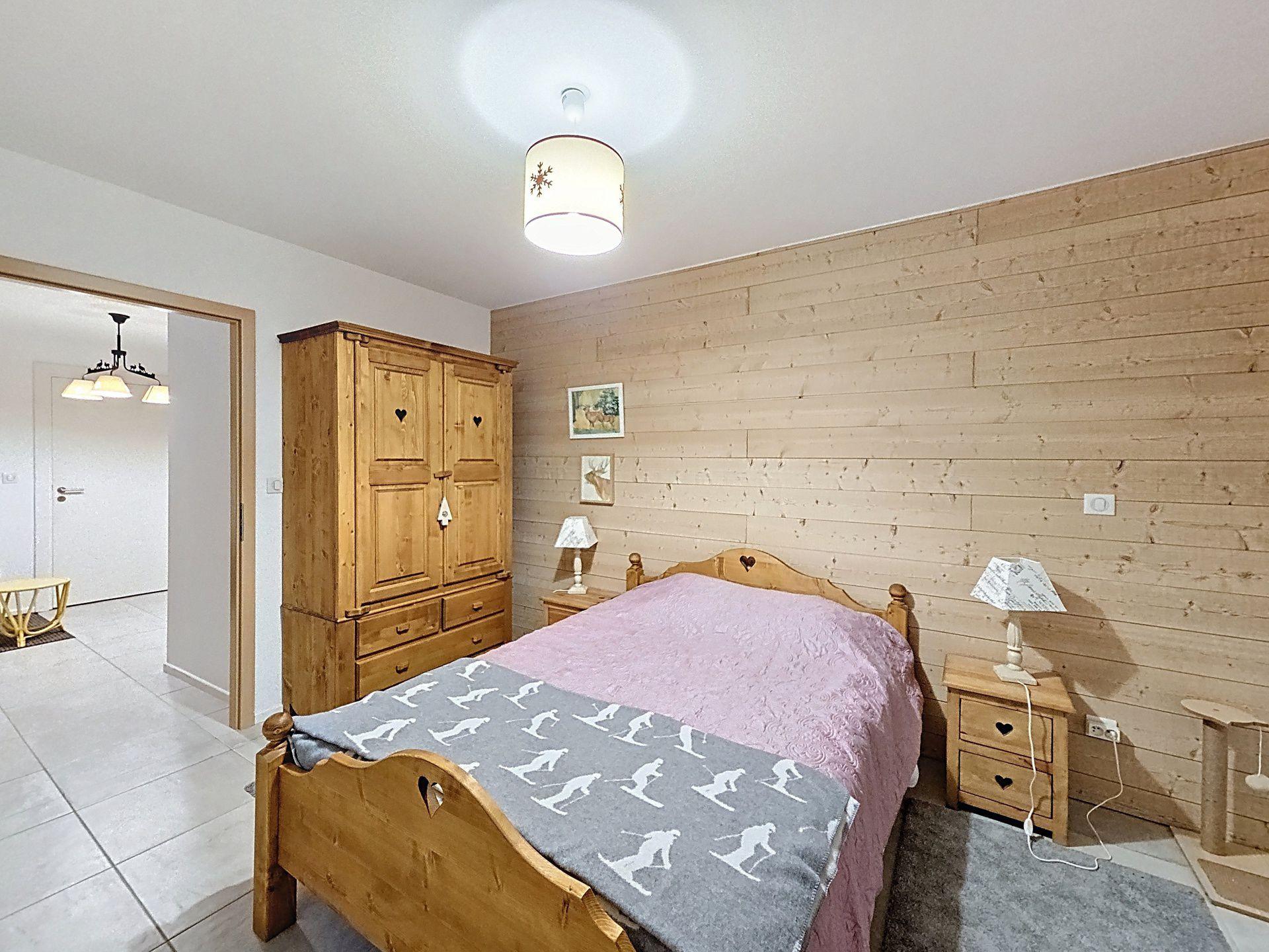 _lv_images__lot_0000000247_06_8475769