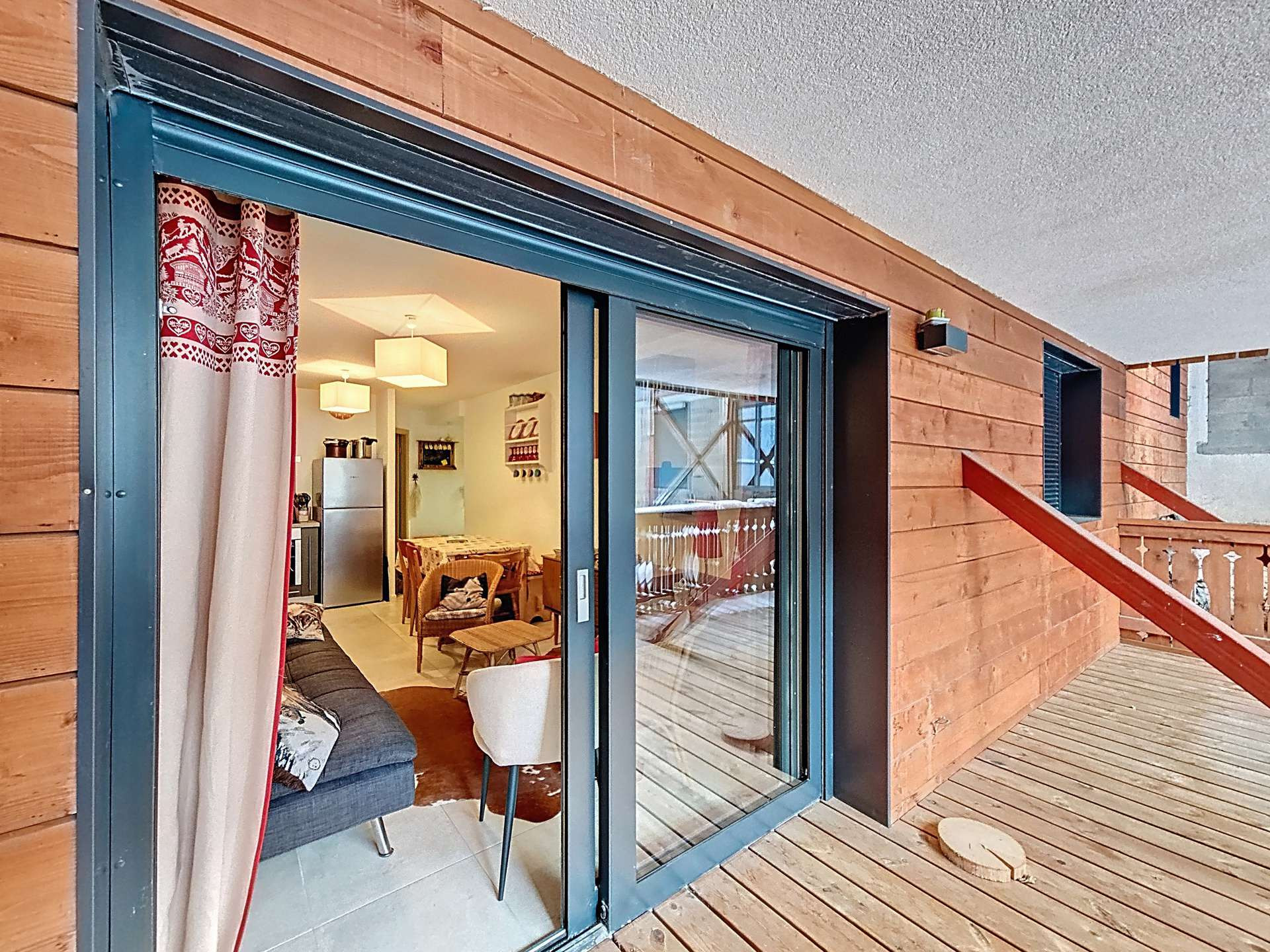 _lv_images__lot_0000000247_11_8546192