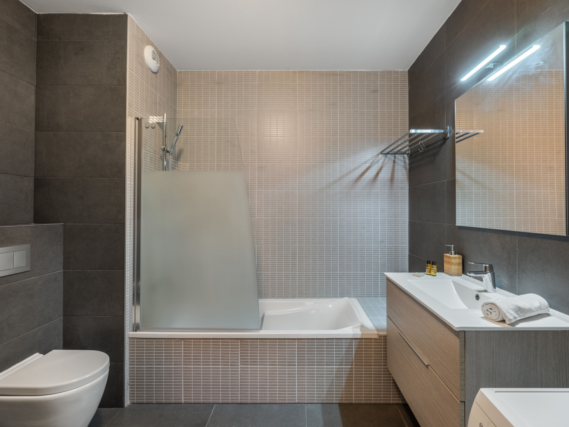 O Rouge Residence, Bathroom, Clean Air (ALT)