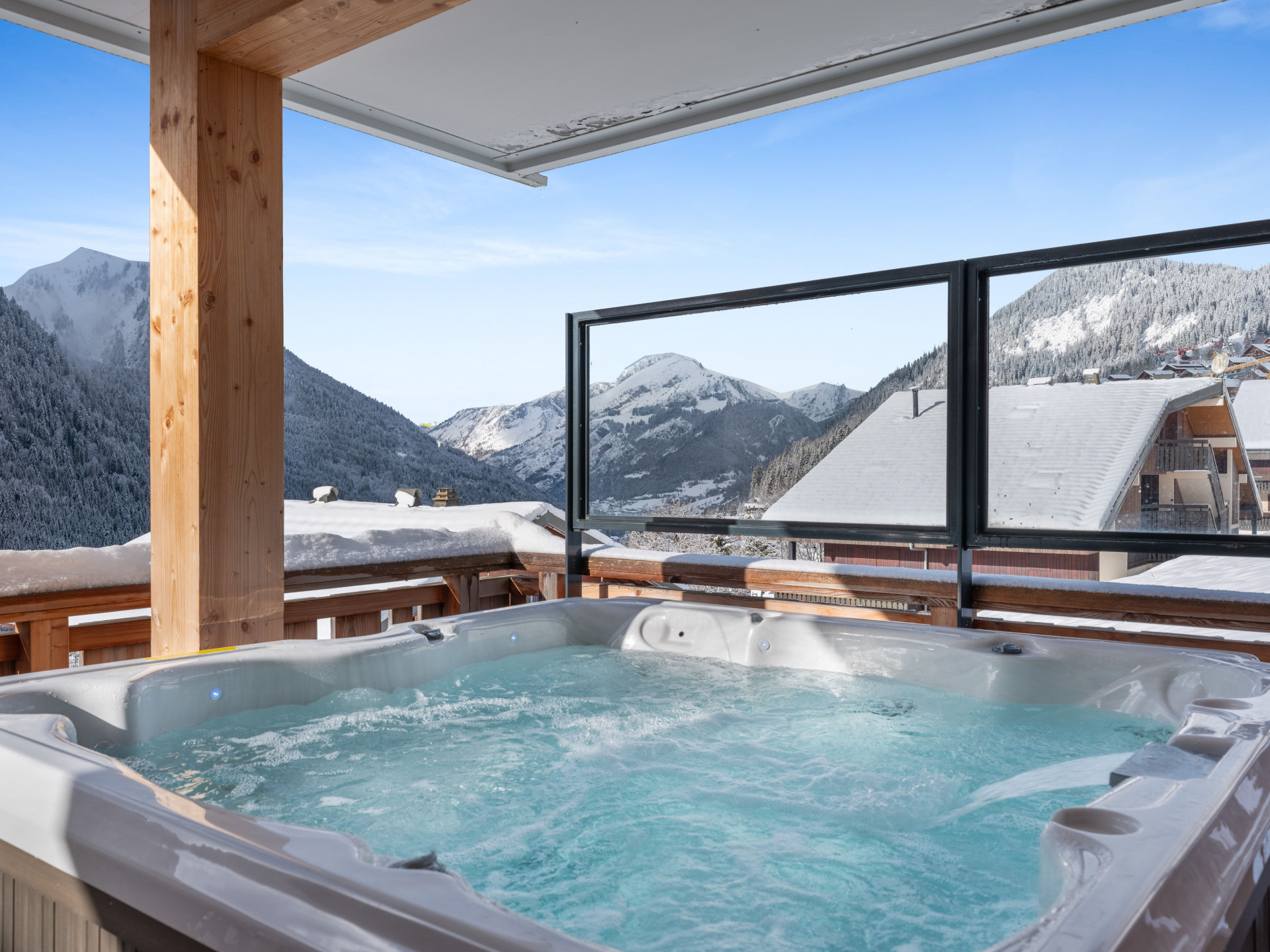 O Rouge Residence, Terrace with hot tub, Châtel Snowboard (ALT)