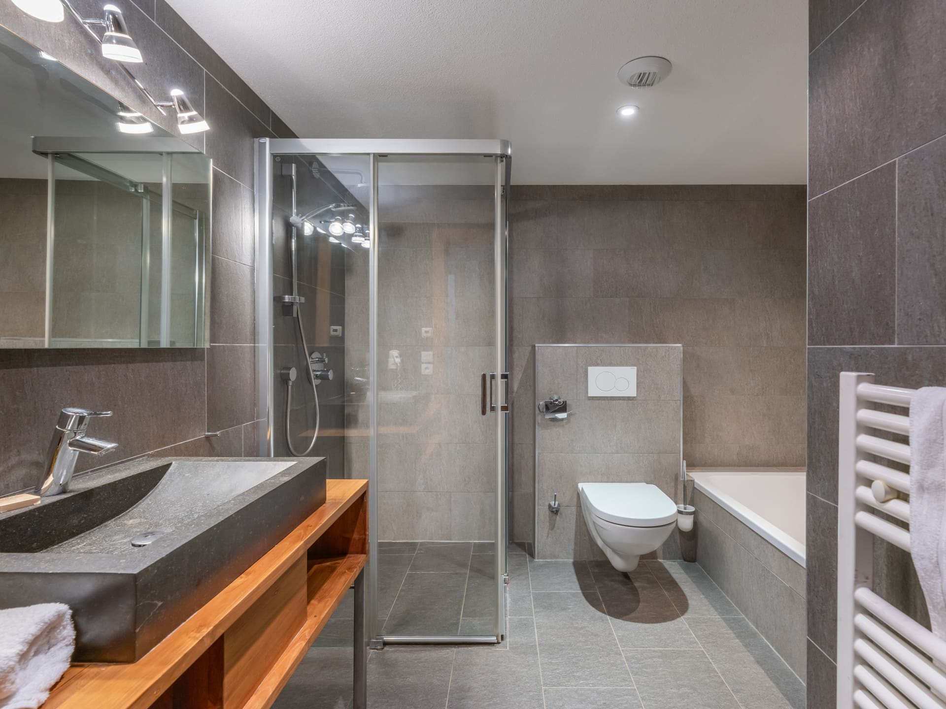 Appartement 107 B dans résidence Mont Blanc à La Chapelle d'Abondance, Salle de bains et douche WC,