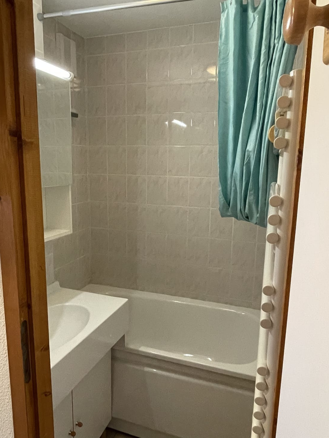 Apartment 16 in residence Forsythia, Bathroom, Châtel Reservation
