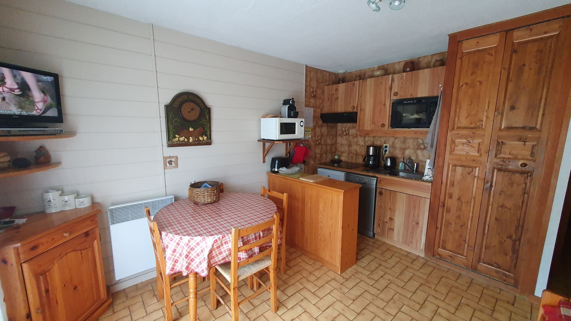 Apartment 16 Orée des Pistes, Chatel, Living room kitchen, French Alps 74390