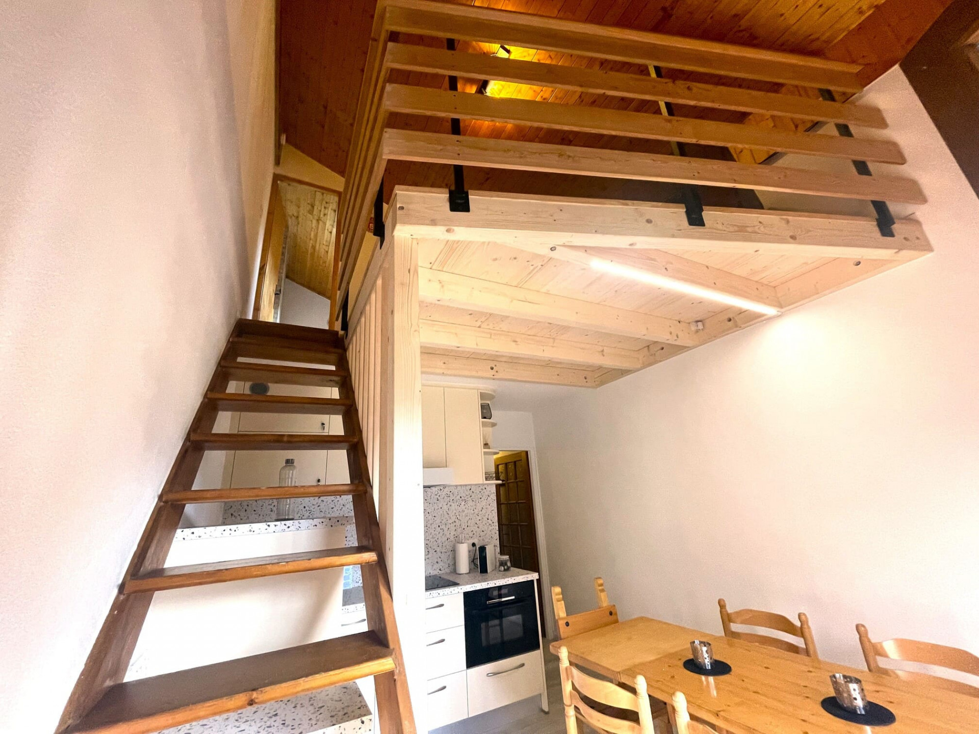 Apartment for 4 people, Chalet de l'Oy, Loy Châtel, Living Room & Mezzanine, Haute-Savoie (TITLE) Apartment for 4 people, Chalet de l'Oy, Loy Châtel, Living Room & Mezzanine, Haute-Savoie (ALT)