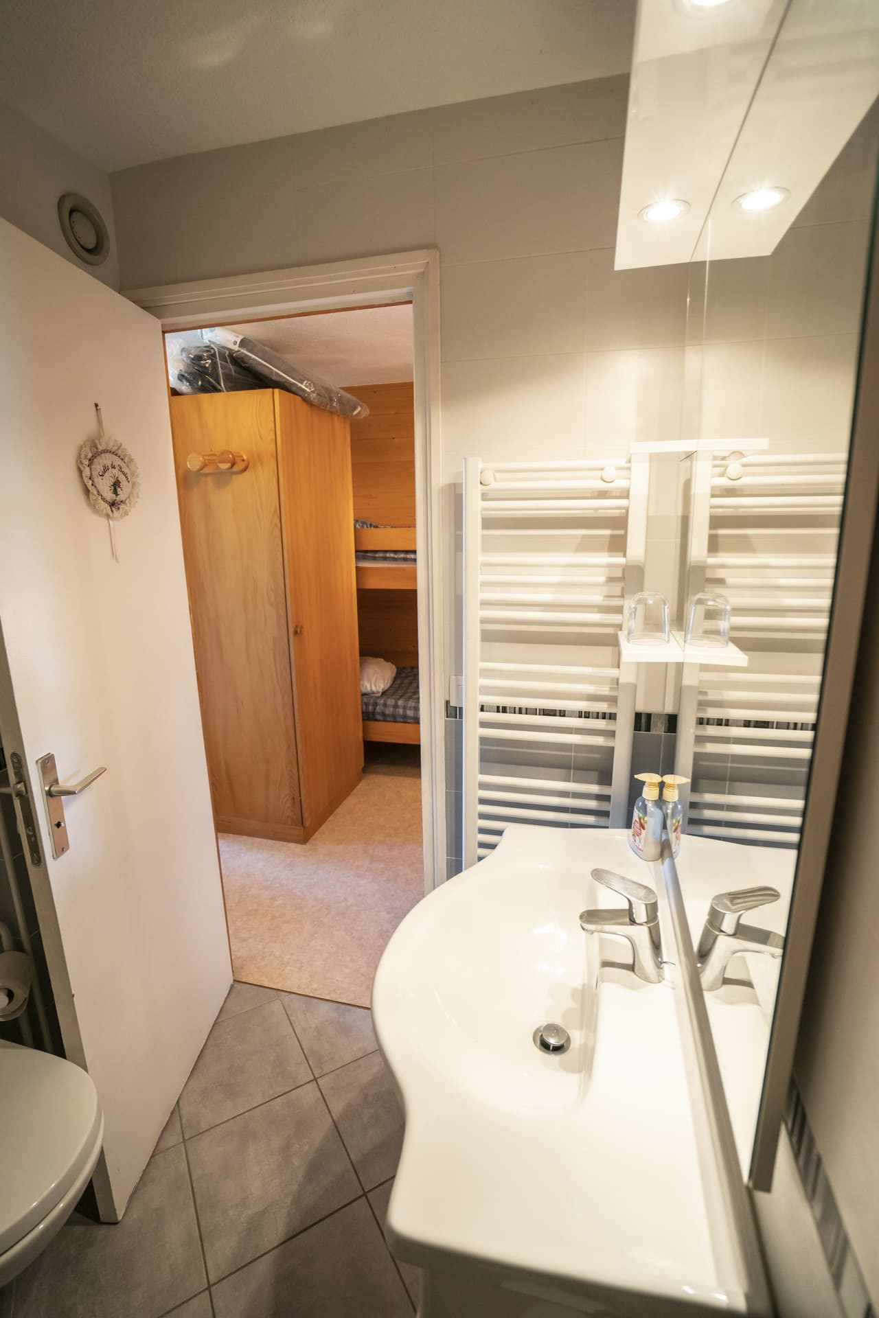 Appartment, 4 people, Chambron, Châtel, centre, bathroom with shower