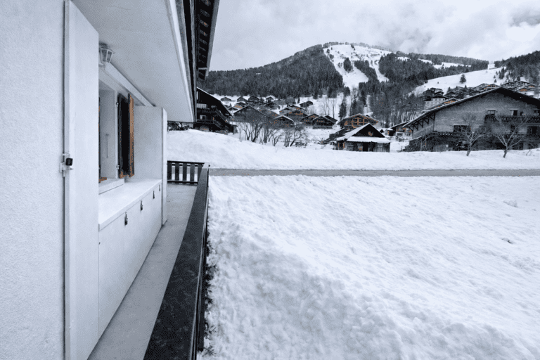 Apartment for 6 people, MARGUERITES Residence, balcony view, Châtel winter snow