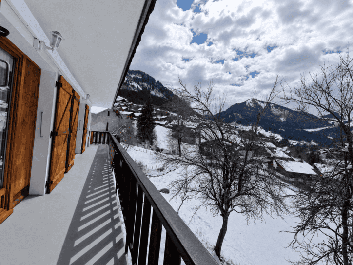 Apartment for 6 people, MARGUERITES Residence, balcony view, Châtel mountain sun holidays