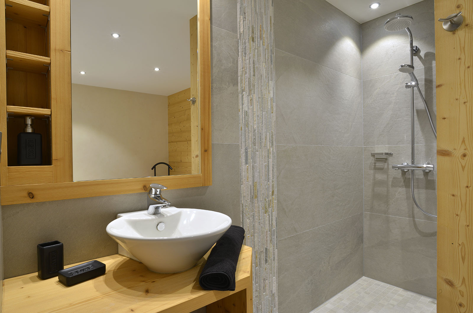 8-person apartment, petitflo, weasel bathroom, châtel hiver