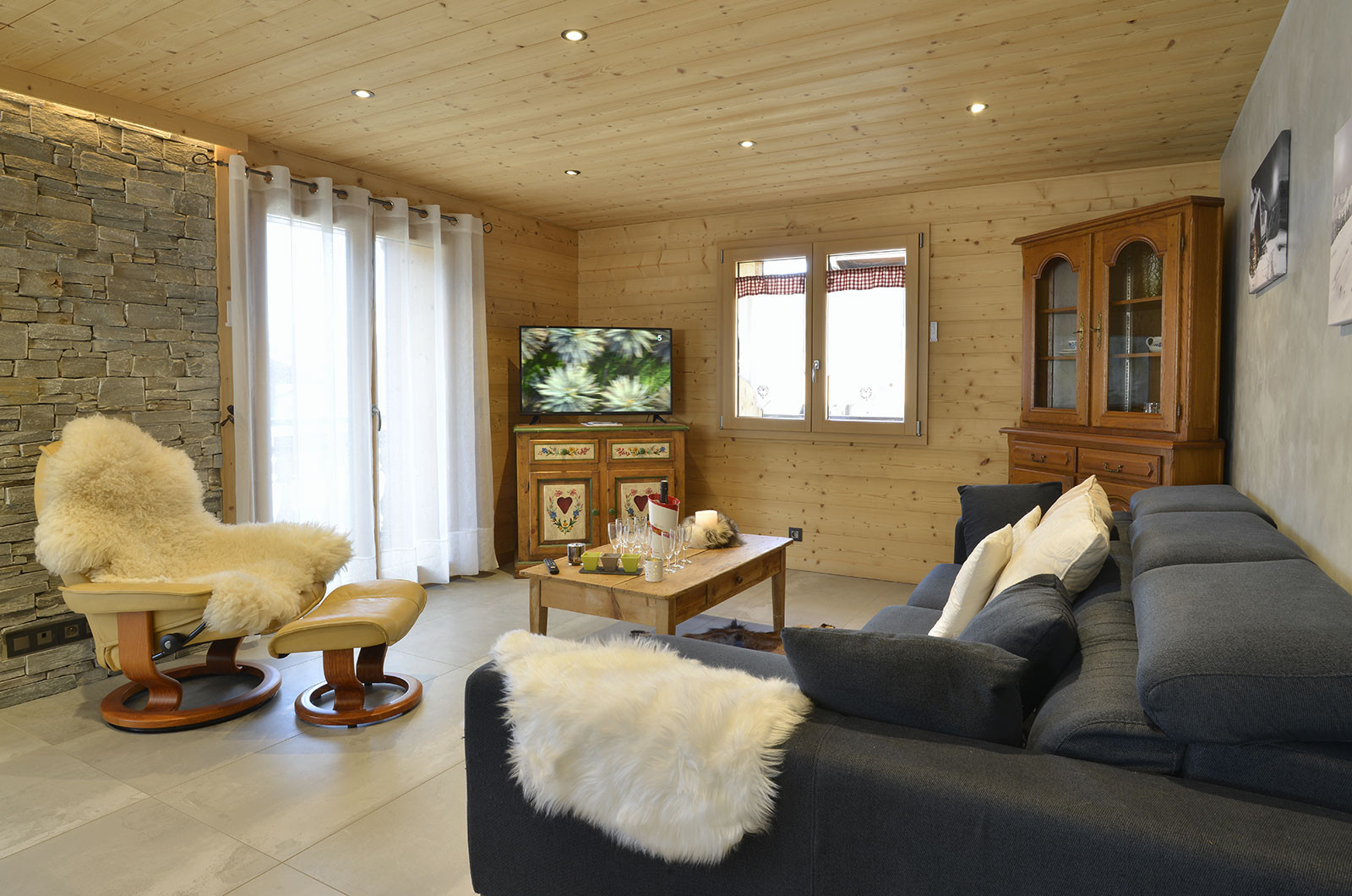 Apartment 8 people, petitflo, living room, Chatel haute-savoie